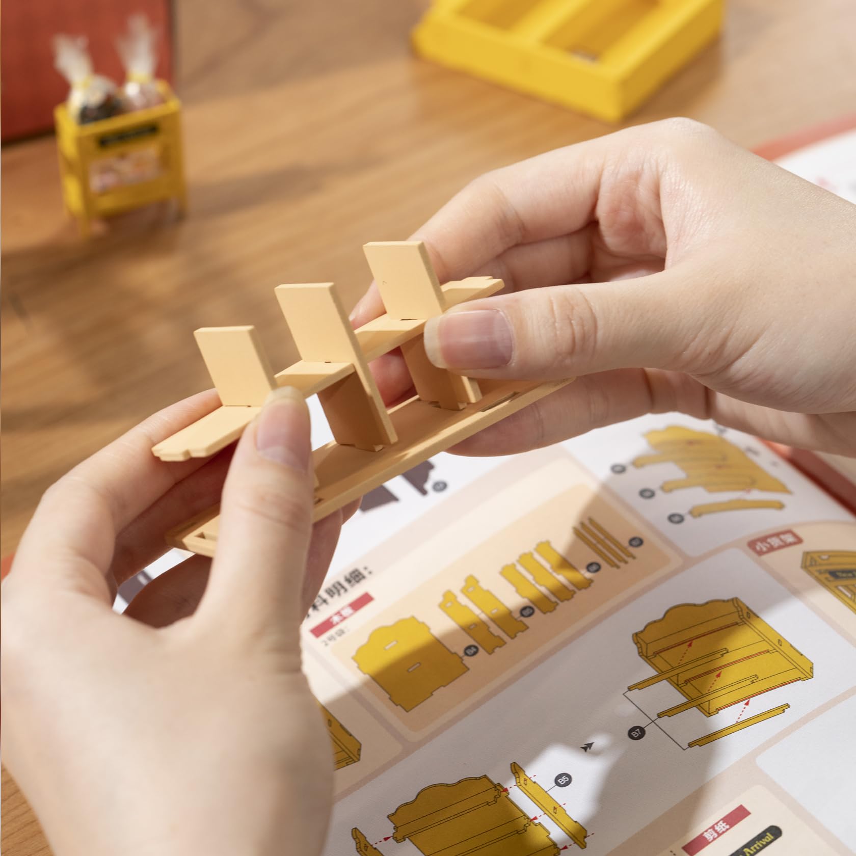 ROBOTIME Kit fai da te in miniatura per adulti, mini casa delle bambole, kit di costruzione con mobili e luci LED, regalo di compleanno per donne o ragazze.