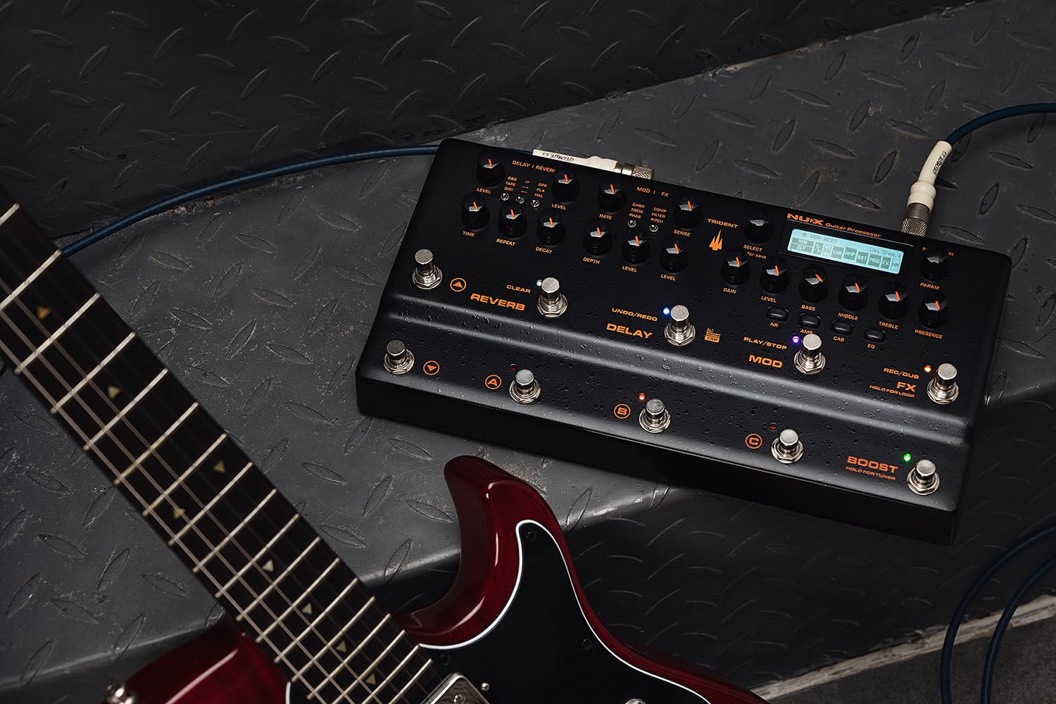 NU-X | Modellatore Amplificatore Integrato Trident e Pedale Multi-Effetti