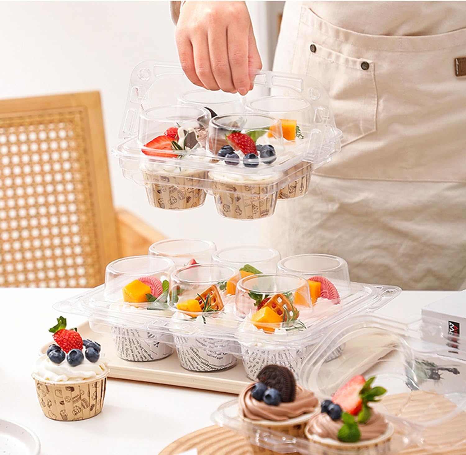 60 Pack 4-Compartment Plastic Muffin Container, Transparent Cupcake container, 4-Cavity Plastics 4 Cupcake Containers With Lid, Cake Rack For Cake Shops And Bakeries，BPA Free