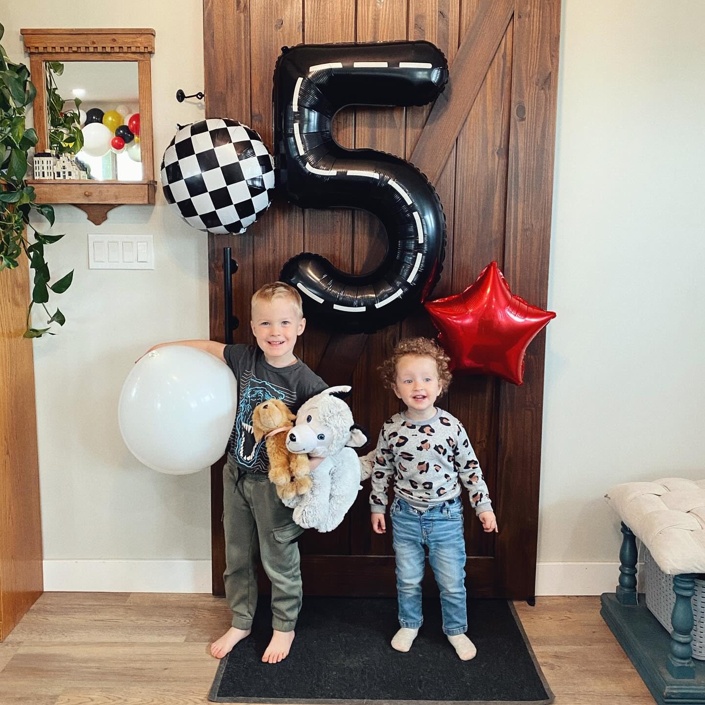 Race Car Balloons Decor Kit - 40 Inch Number 5 Balloon, Black Racetrack Theme For 5th Birthday