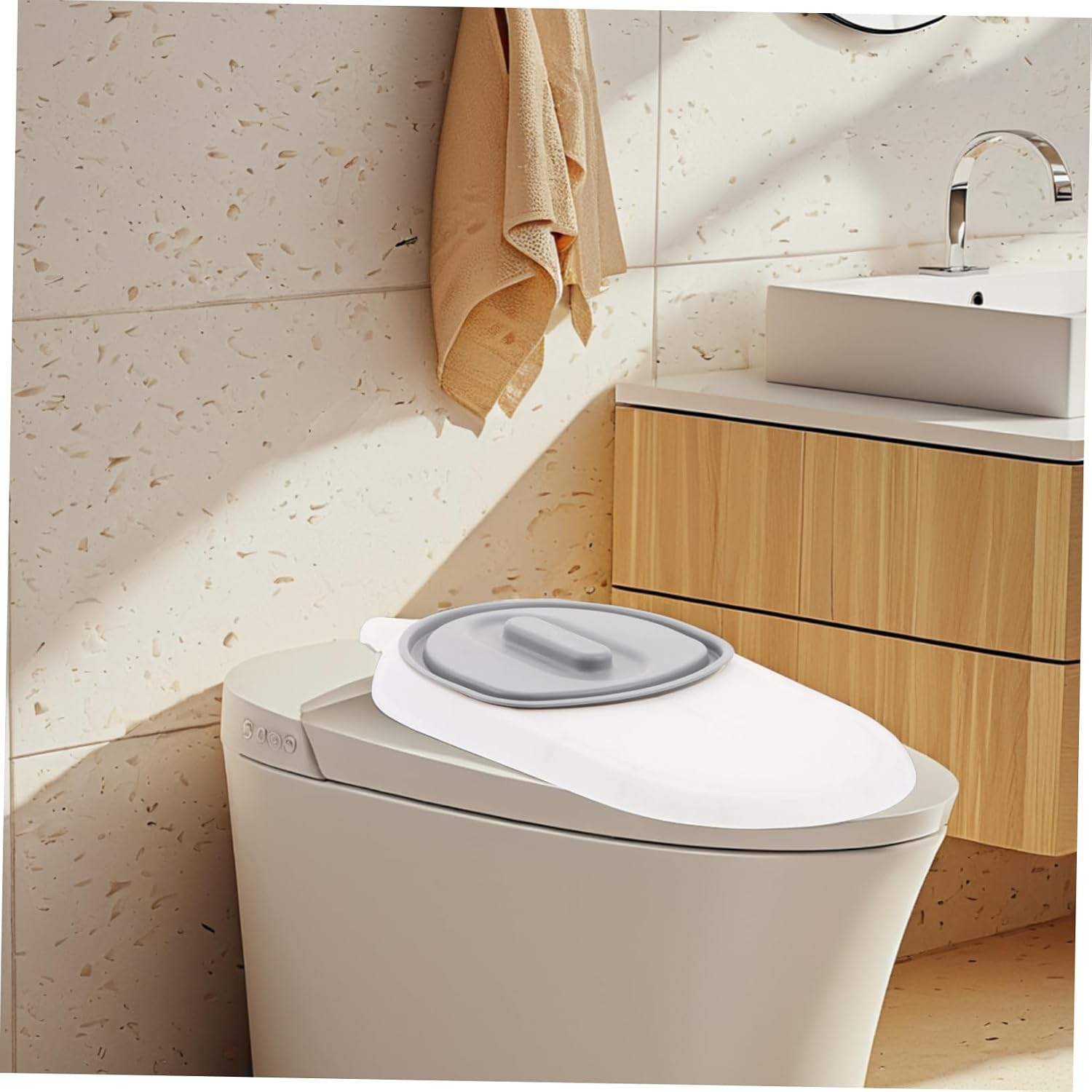 Long Handle Bedpan for Elderly Women and Patients Plastic Urine Container and Practical Bowel Care Pot for Bedridden Adults Convenient Household Bedside Urinal