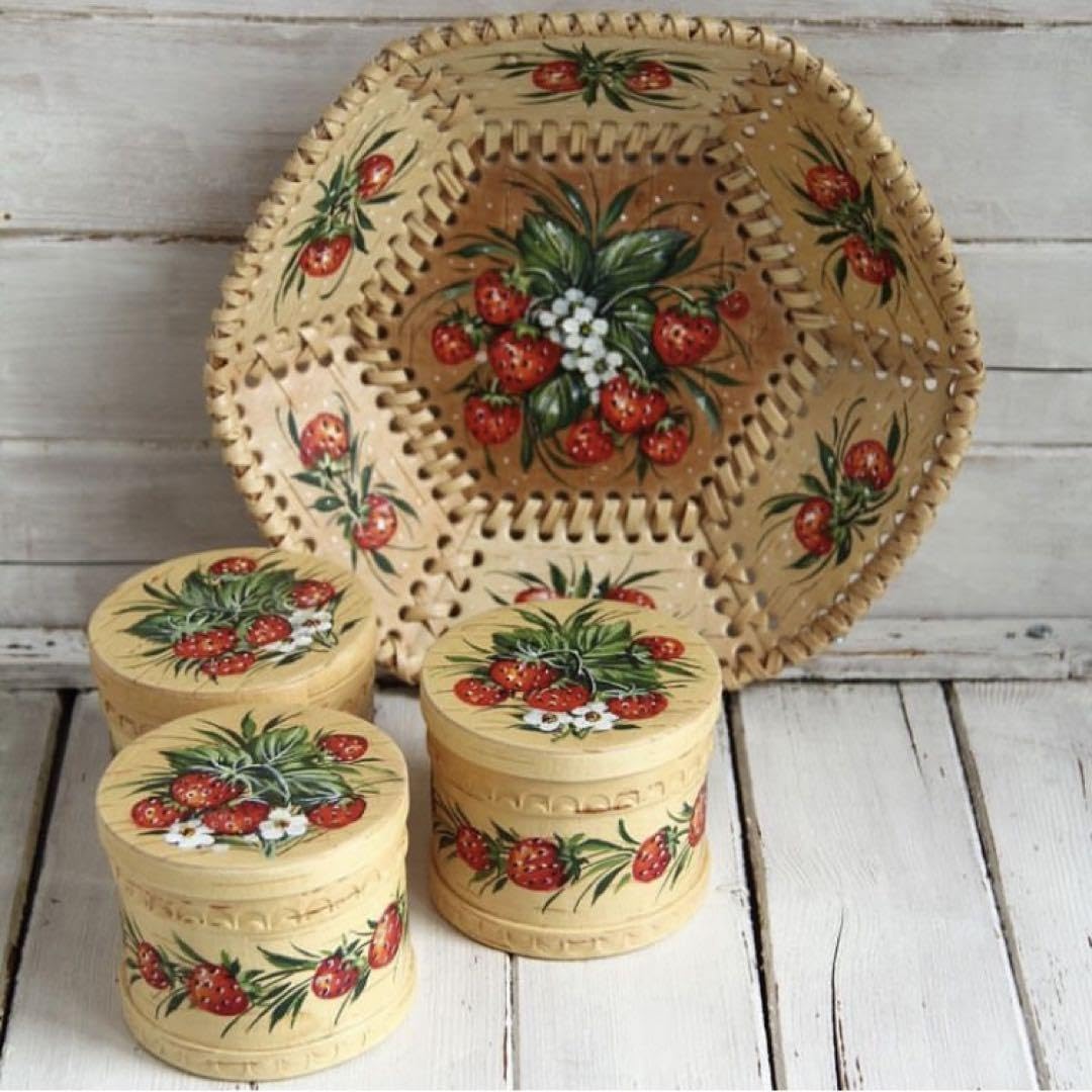 ロシア雑貨☆白樺工芸ベレスタ苺イチゴプレート&キャニスター(3個)マトリョーシカ ロシア雑貨☆白樺工芸ベレスタ苺イチゴプレート&キャニスター(3個