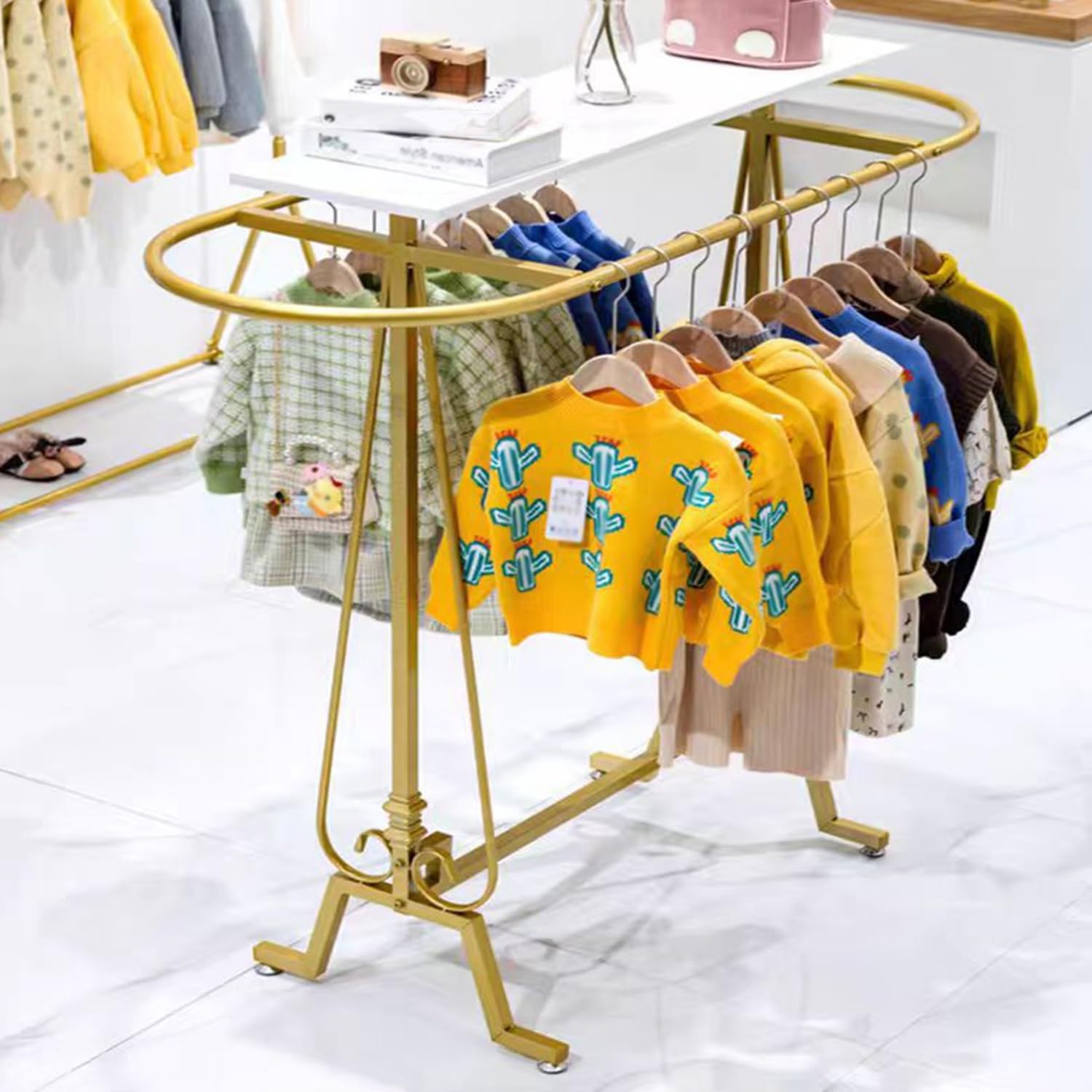 Portant à vêtements rond pour chambre et dressing moderne en métal