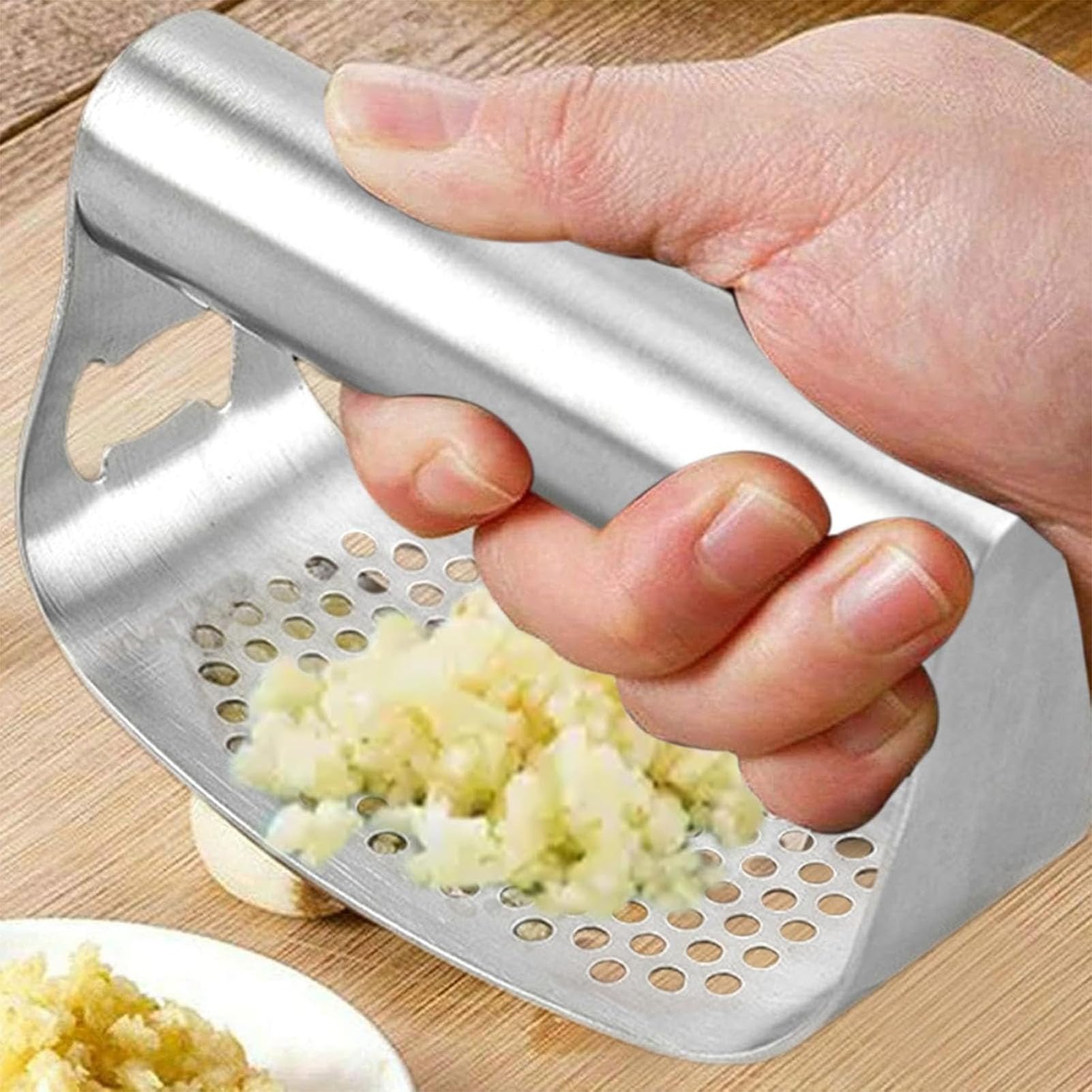 Presse à ail Ronde en Acier Inoxydable, Coupe-légumes avec poignée Ergonomique, Presse à ail Manuelle pour Usage Domestique, idéale pour hacher l'ail,Natural,10 x 7 x 5 cm