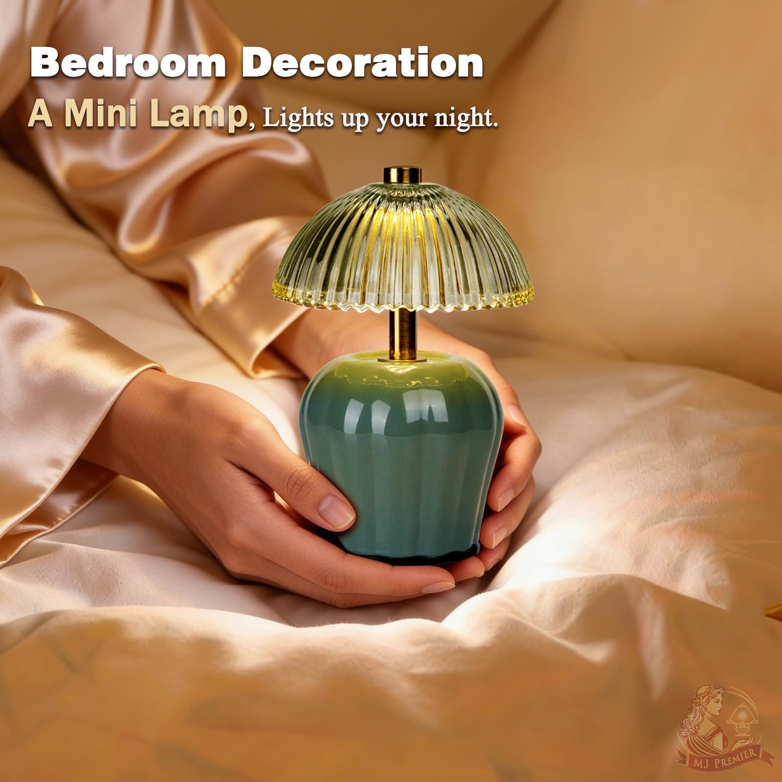 MJ PREMIER Lampada da tavolo ricaricabile, lampada senza fili con timer, mini paralume in vetro, piccole lampade da tavolo, luce LED decorativa per camera da letto, soggiorno, mensola (verde)