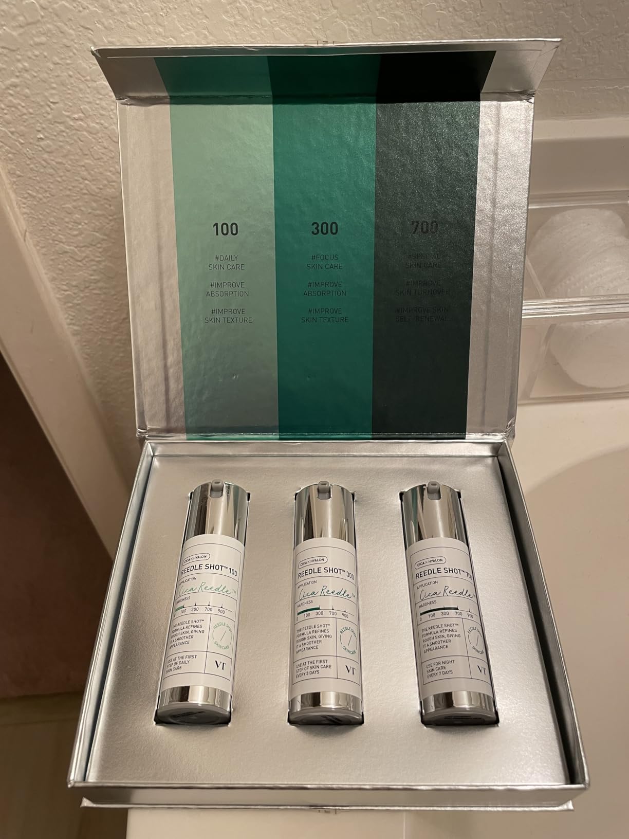 VT COSMETICS Reedle Shot Compact Set, Microneedling Serum Gift Set with Reedle Shot 100, 300, 700, Exfoliating, Anti-Aging, Travel Size Skincare, Gift Set for Glass Skin (0.34 oz / 10ml each)
