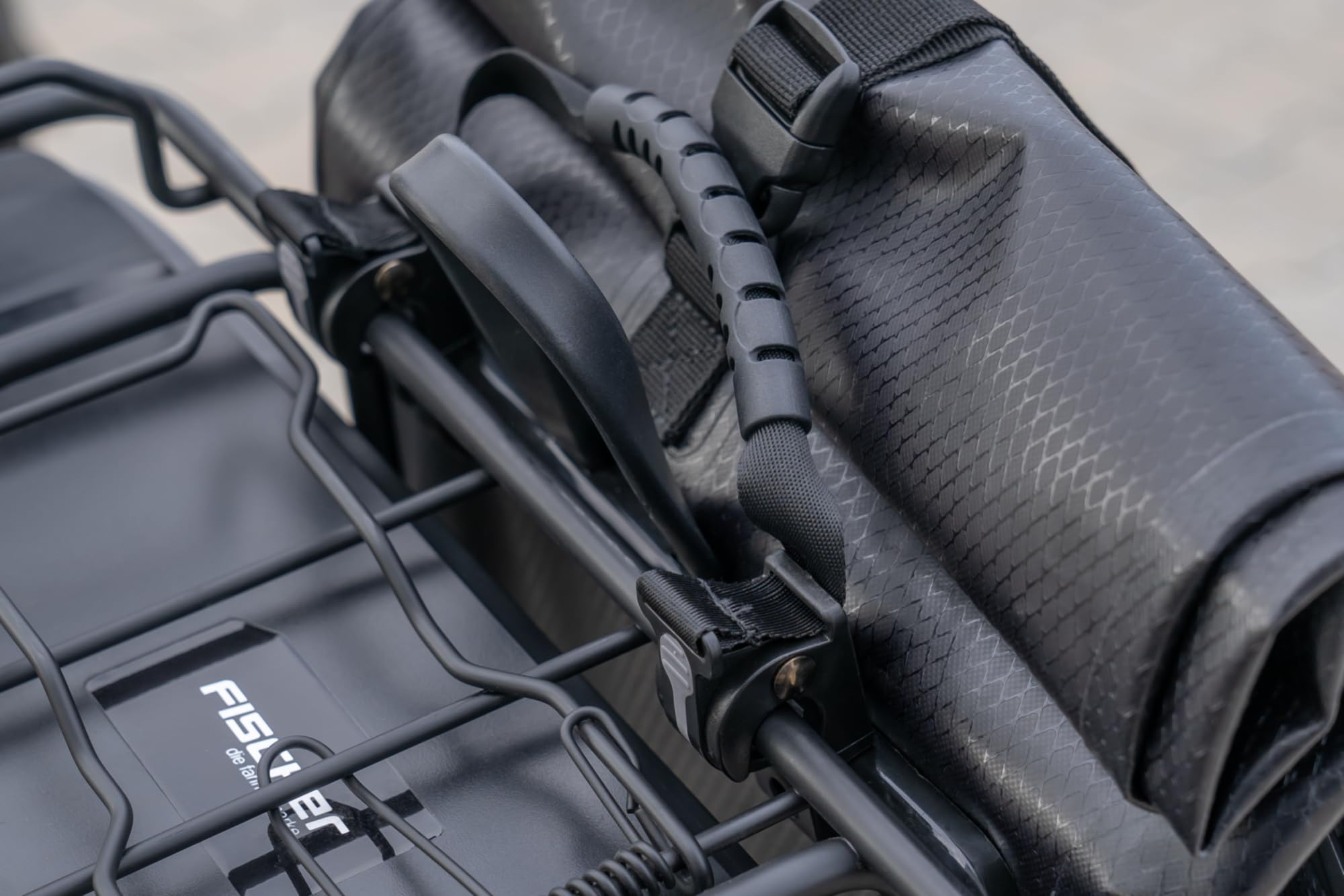 Fischer BORSA PORTATUTTO PLUS TERRA BORSA BICICICI IMPERMEABILE NERO VOLUM