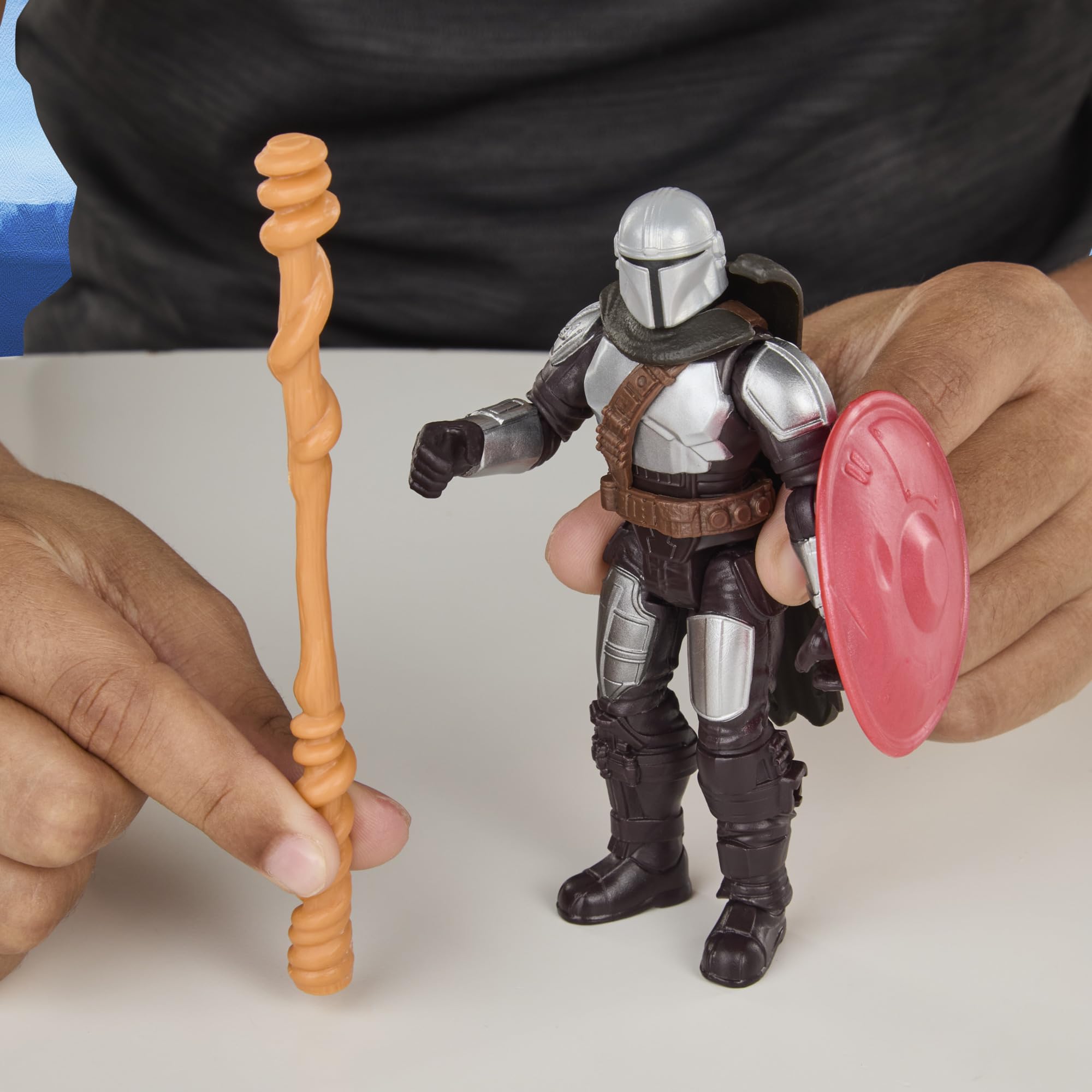 Star Wars ActionVerse Mandalorianer & Kreatur Showdown Pack, Mandalorianer & Mantellianischer Savrip Action-Figuren, Spielzeuge für Jungen & Mädchen ab 4 Jahren