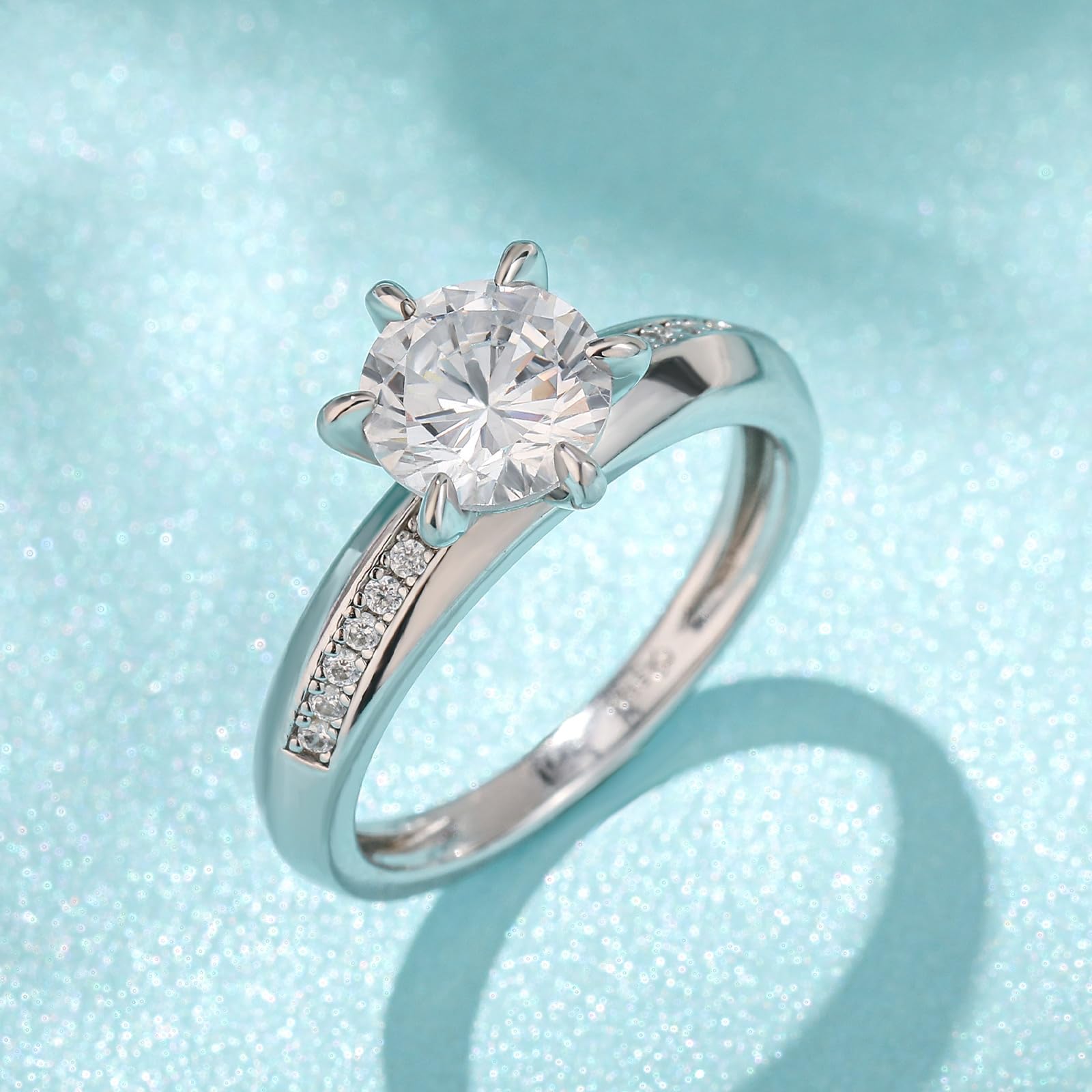 Jeulia Damen Rundschliff RIing Moissanit Zirkonia Ehering 925er Sterlingsilber Bandring Schlicht Tauring mit Schmuckschatulle Bandring für Verlobung Jahrestag Versprechen