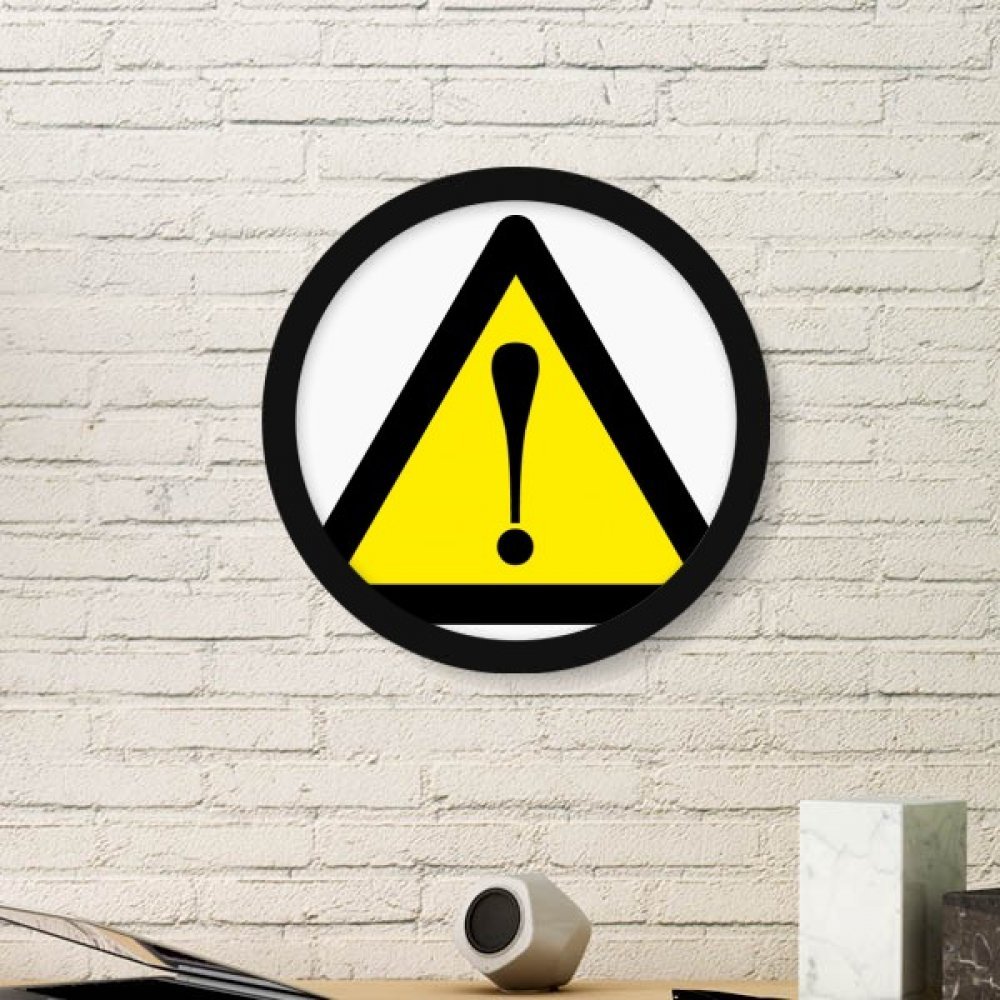 Cadre rond noir simple et triangle jaune safe pour sticker d'accueil