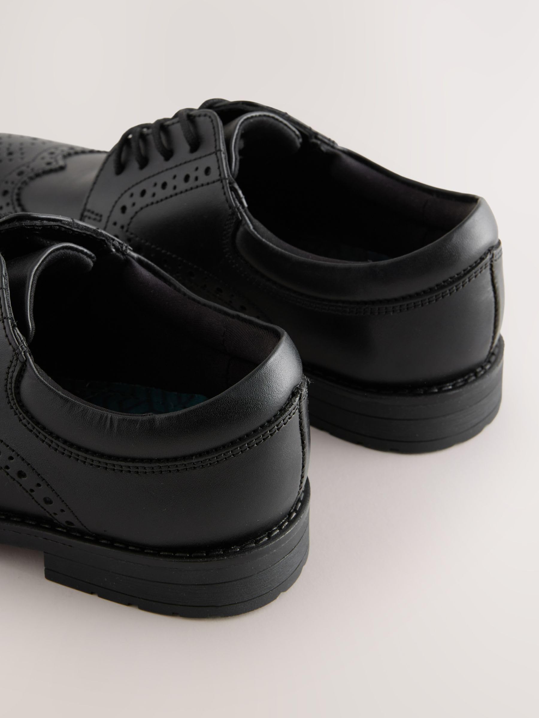 NEXT Garçon Chaussures Richelieu en Cuir à Lacets pour l’école - Pointure Large (G)