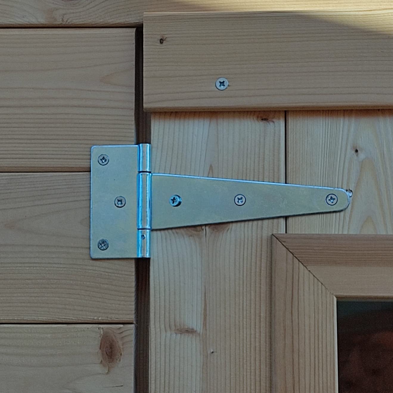 Gartenhaus Bh16 Marcella 146x130 aus Naturbelassenem Fichtenholz 16 mm mit Einzeltür, OSB3-Dach und -Boden, einfacher Aufbau, druckimprägniert, PEFC-Zertifiziert