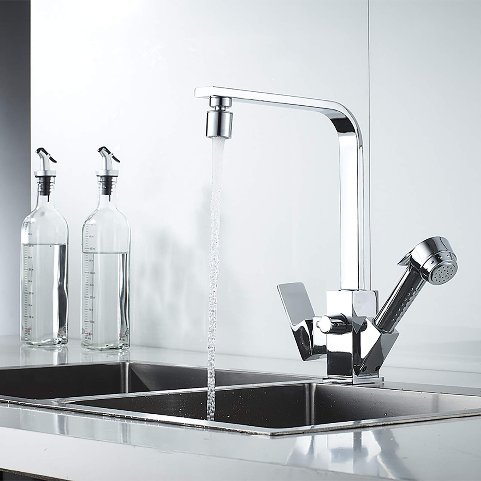 Mitigeur de cuisine pivotant 360° idéal pour laver les grands plats