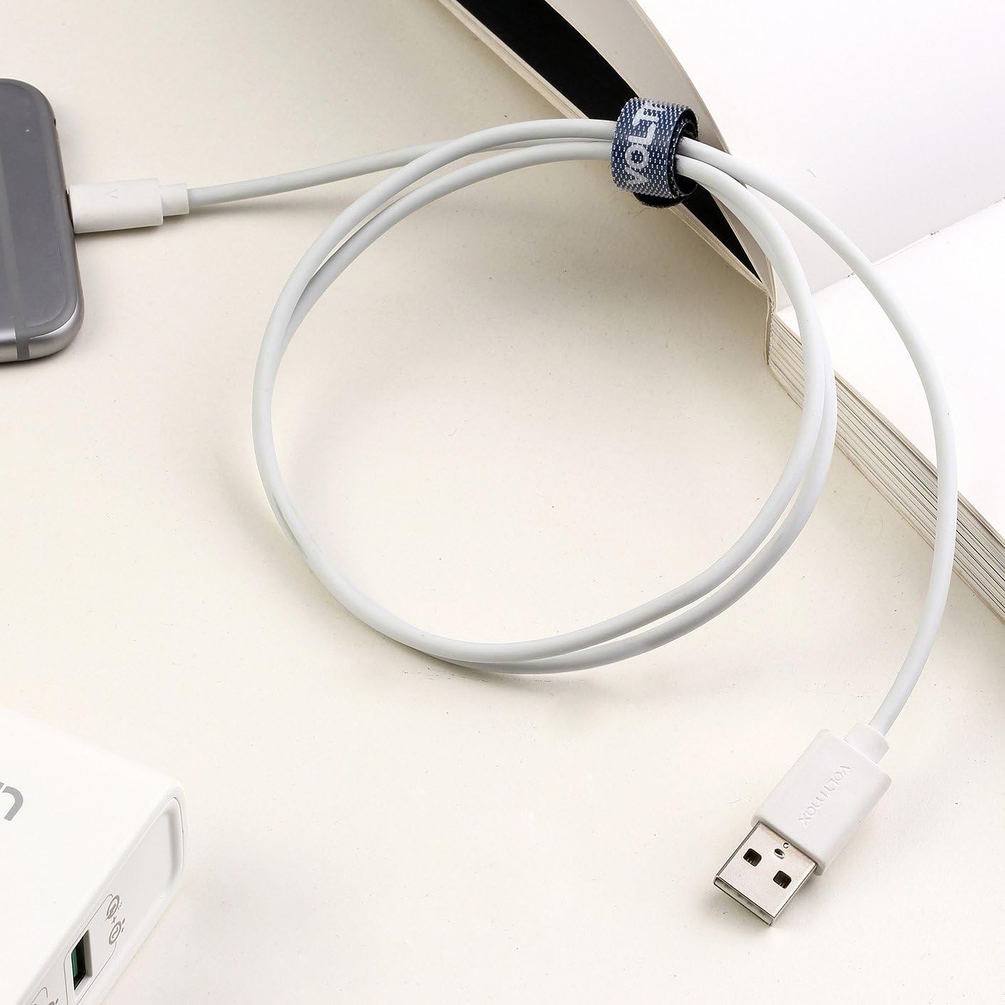 Apple MFi Certified Lightning Cable, Voltmax iPhone Charger w/Reinforced Aramid Fiber for iPhone Xs/Xs Max, Xr, X, 8/8Plus, 7/7Plus, 6/6Plus, 5s/5C/5, iPad Pro/Air 2, iPad Mini 4/3/2(White-3ft)