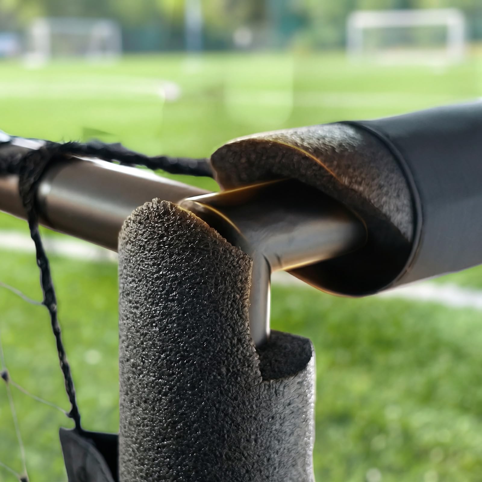 LARMNEE But de Football avec Mousse de Protection, Cage de Foot résistante aux intempéries, Filet en PE