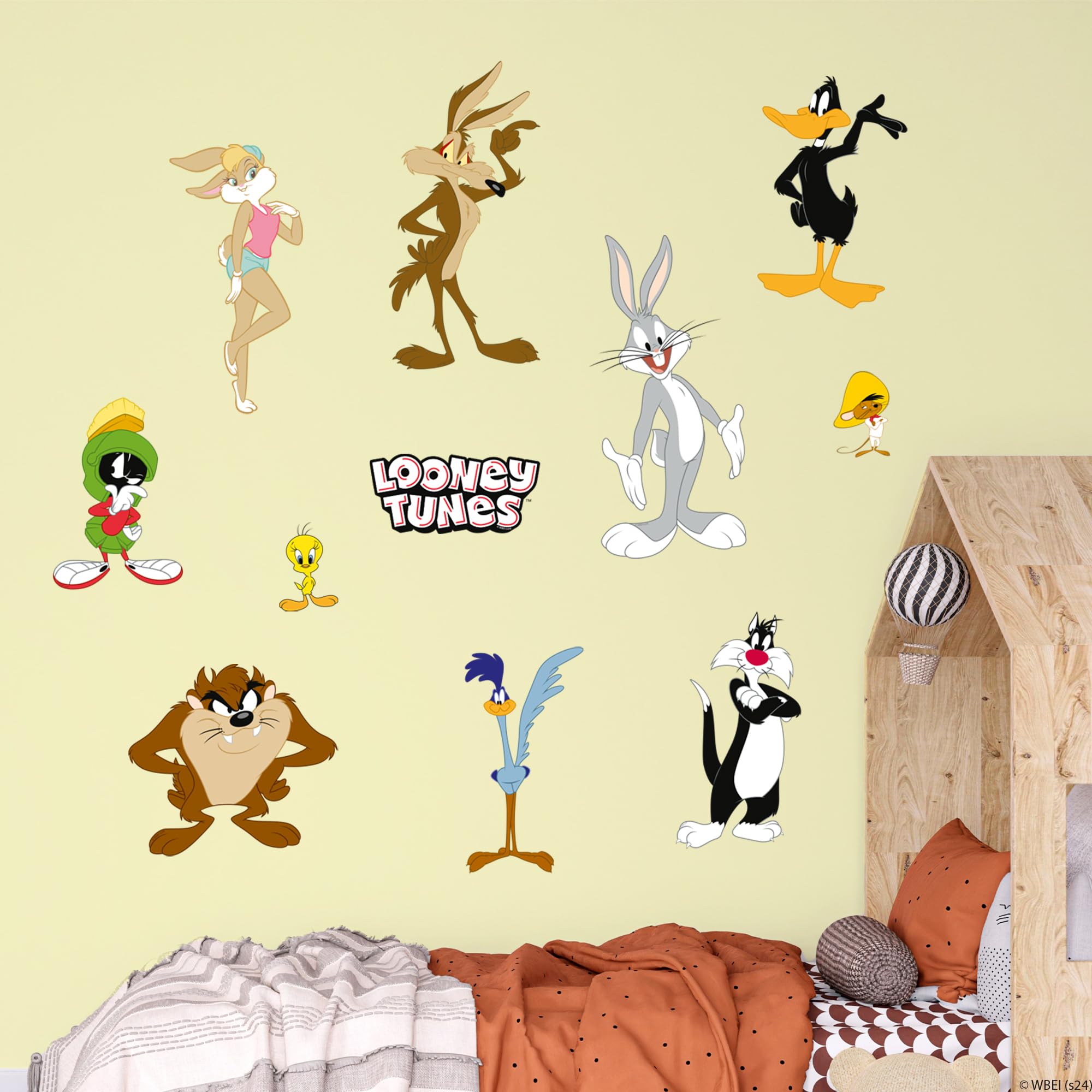 Looney Tunes Wall Sticker - 10 Character Set Wall Decal Art (90cm Width x 45cm Height)