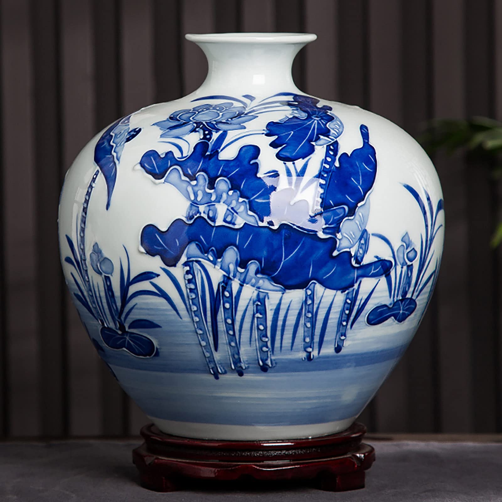 Vase en porcelaine bleu et blanc style Chine Ming vintage