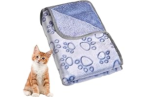 Paw Print Paradise: Snuggly Cat Blanket for Bedtime Bliss