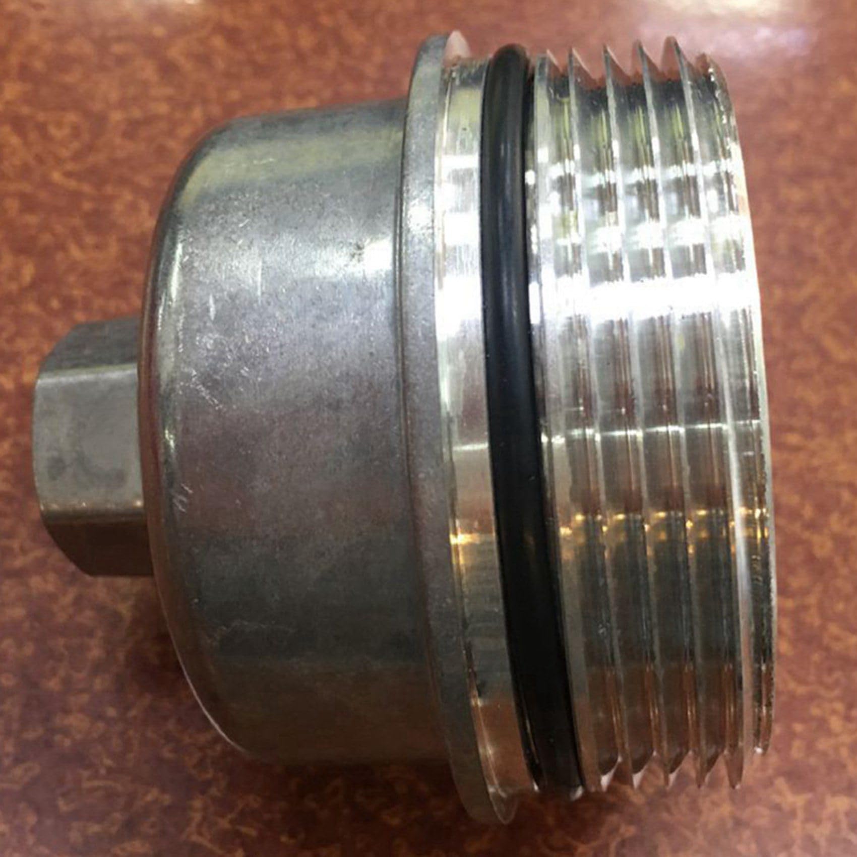 HAOTOM Valvola Unidirezionale Del Filtro Del Radiatore Dell'olio Motore Per Chevy AVEO Cruze TRAX Per Opel ASTRA H J INSIGNIA A MOKKA MOKKA X SIGNUM VECTRA ZAFIRA B C 5541525 - 9