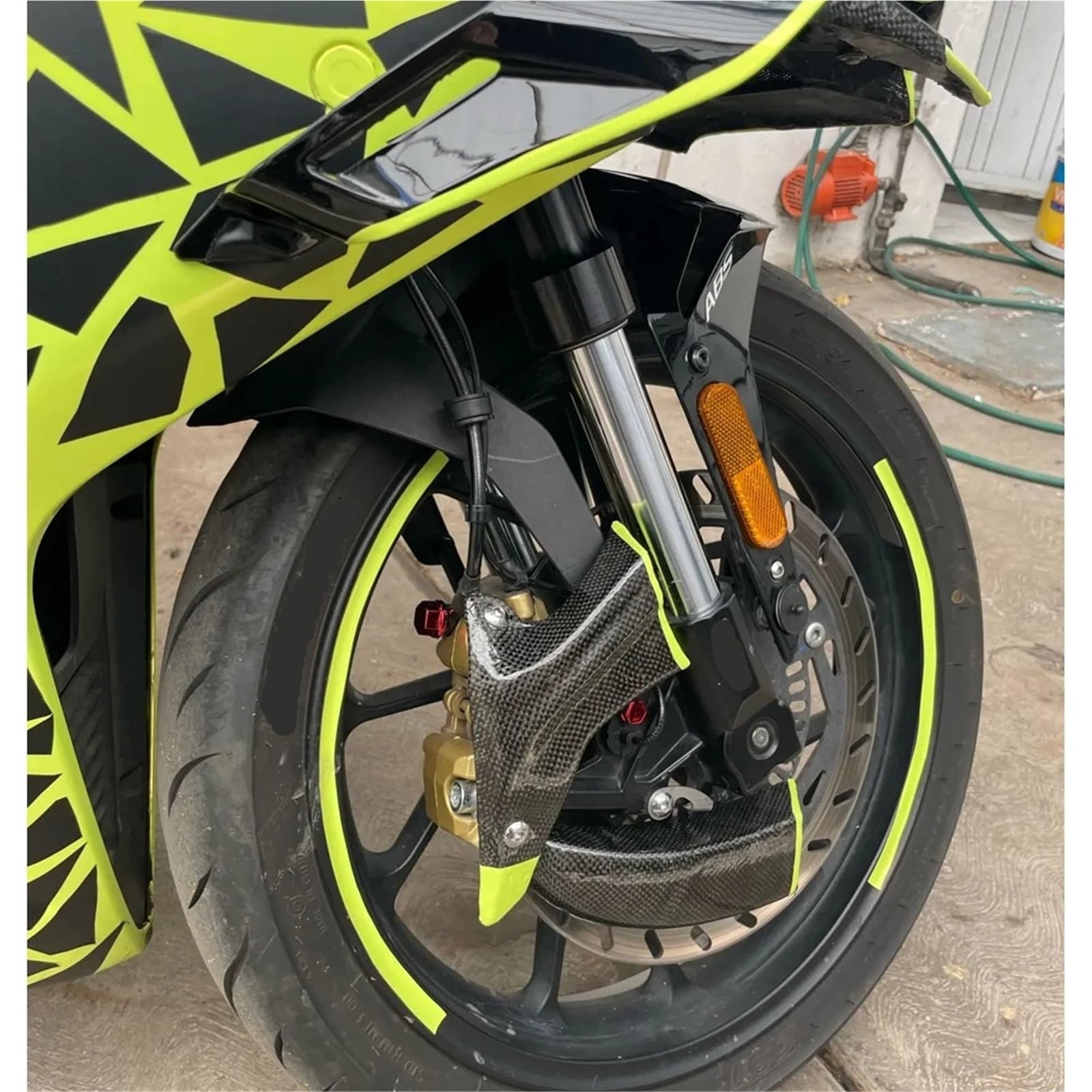 Pasuje do Ducati Multistrada 1200 Tracer 900 GT YZF R6 R1 DUKE 790 890 S1000R S1000RR Motocyklowe przewody chłodzące powietrze Grand Caliper Bracket Radiator Cover(A style a set)