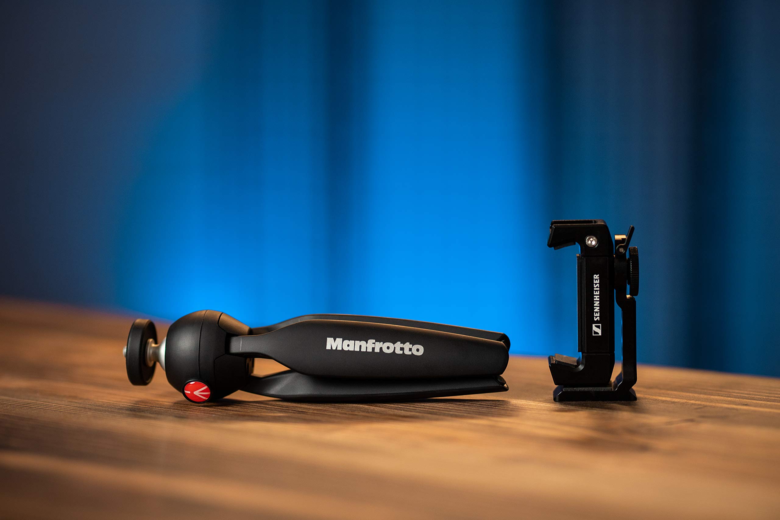 Sennheiser Kit mobile A4V per registrazione mobile, include un mini treppiede Manfrotto PIXI e un morsetto per smartphone con attacco a slitta fredda (509265)