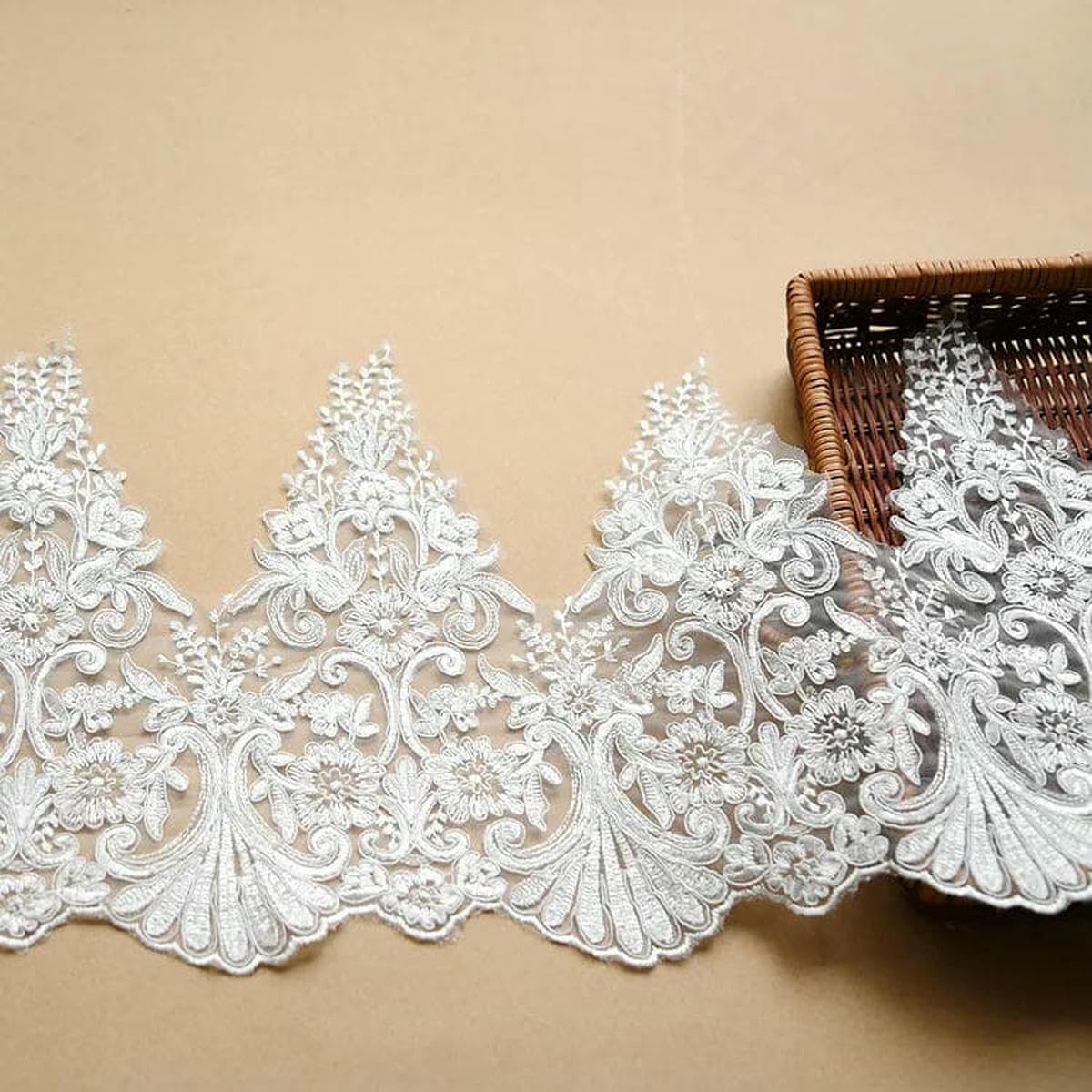 Appliques de broderie en dentelle ivoire au motif floral de Venise pour couture et mercerie