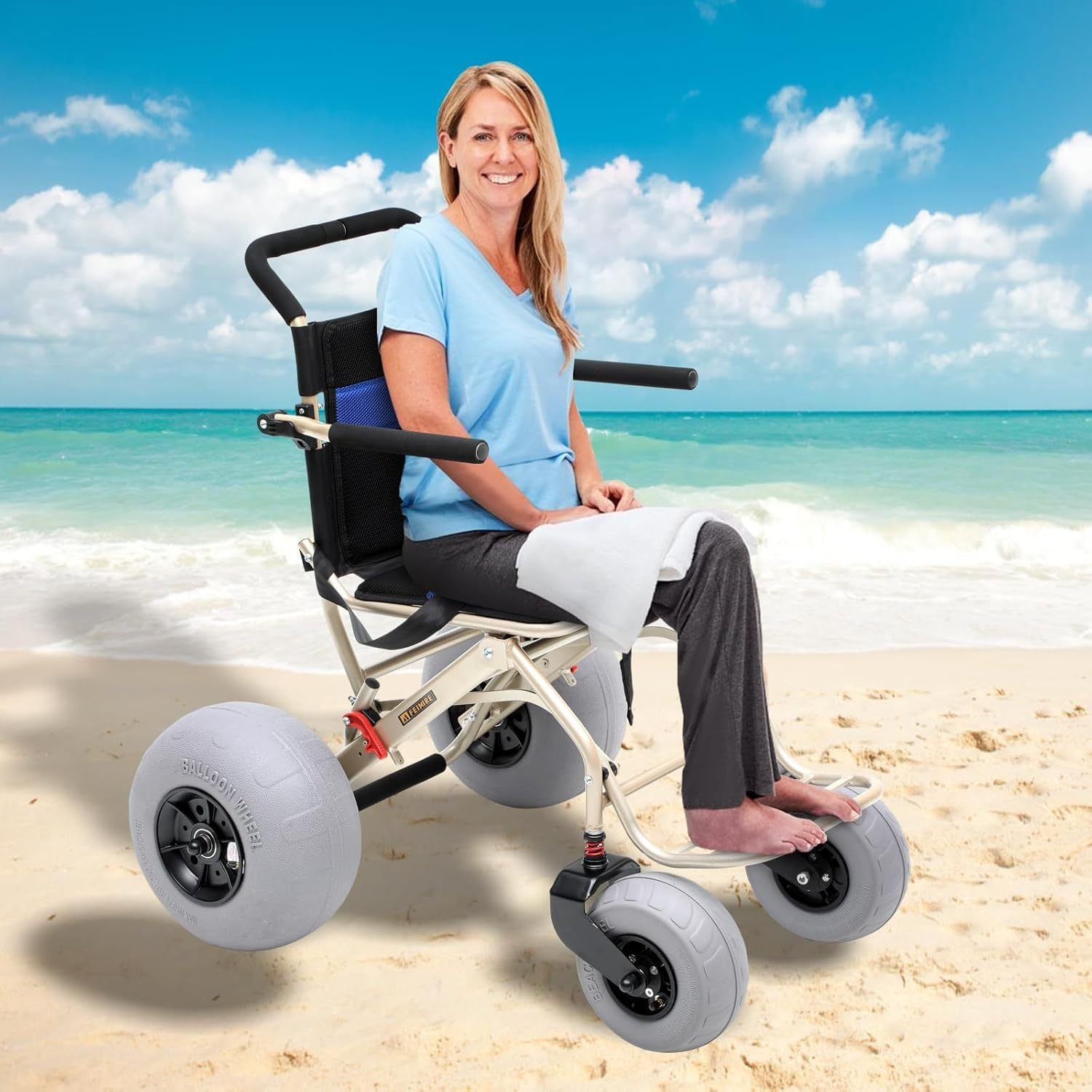 All-Terrain Beach Rollstuhl mit Ballonreifen - Klappstuhl für weichen Sand, Gras, Kies und Wasser - kompakt und reisefreundlich für ältere Menschen