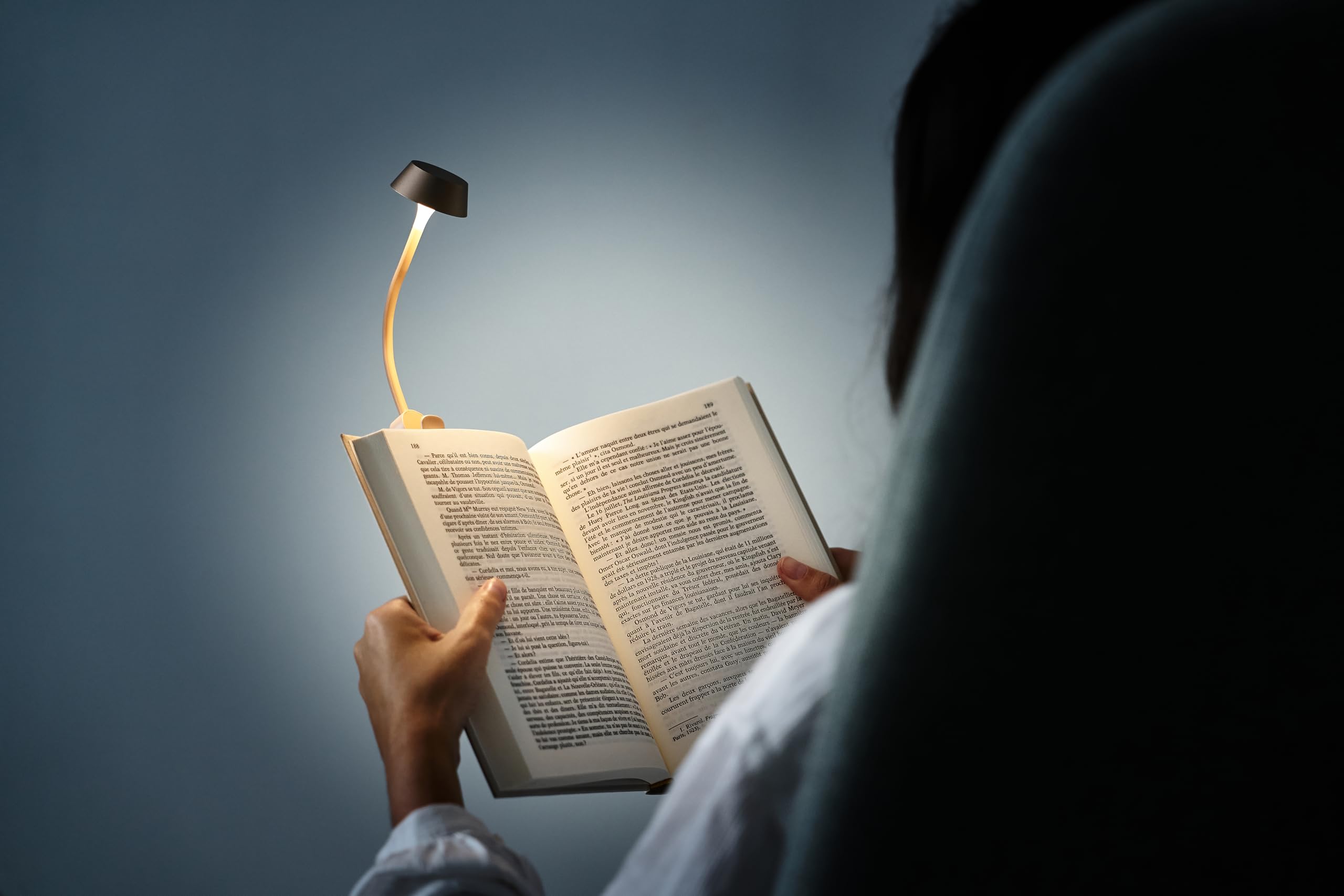 Lexon MIMI - Lampada da lettura con pinzette, luce da lettura a letto, supporto incluso per comodino, 9 colori LED, accessorio per lettore ricaricabile USB-C - Alu lucido