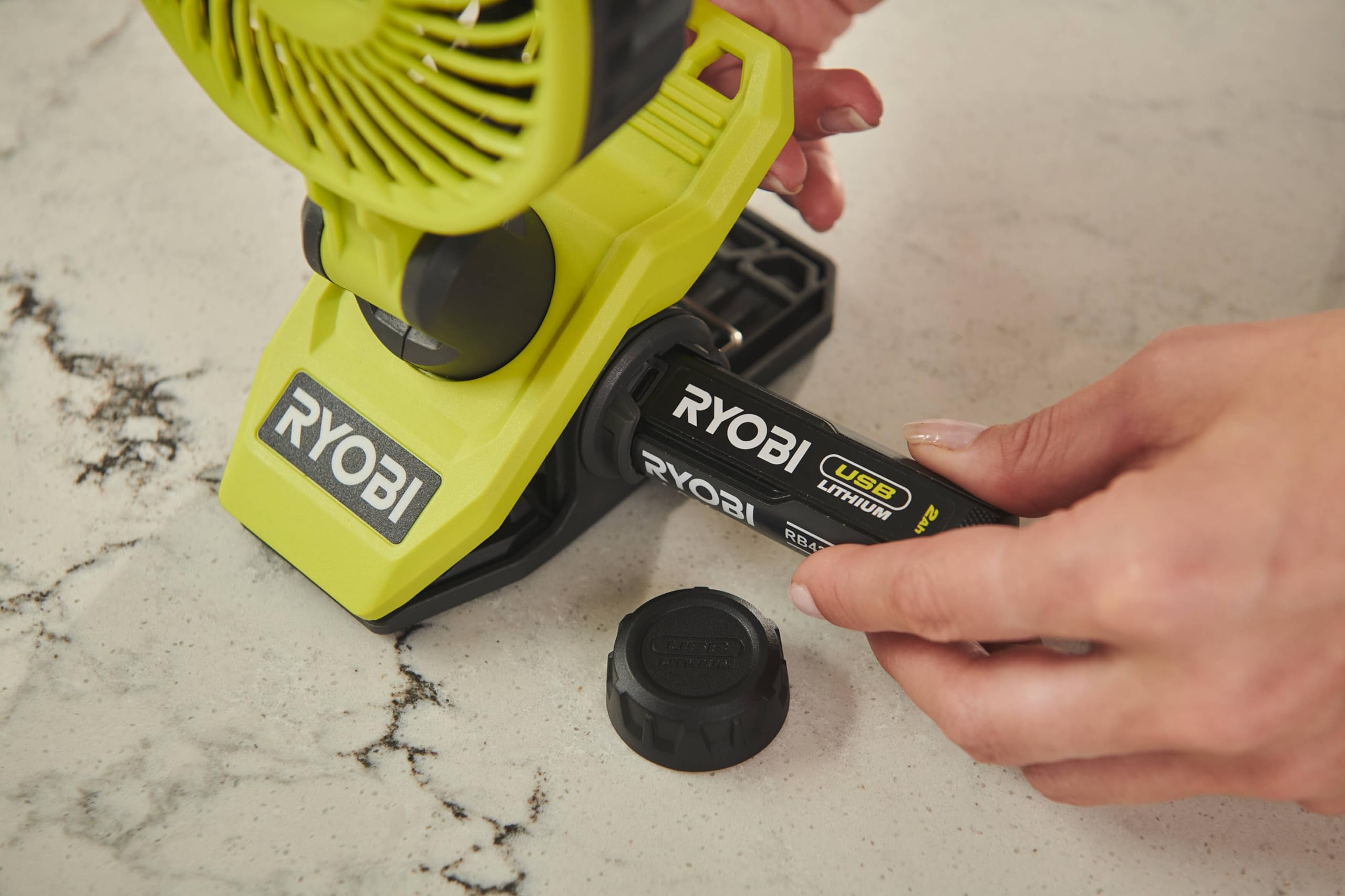 RYOBI 4 V USB-LITHIUM Akku-Clip-Ventilator RCF4-0, 325° drehbarer und 180° schwenkbarer Kopf, ohne Akku und Ladegerät