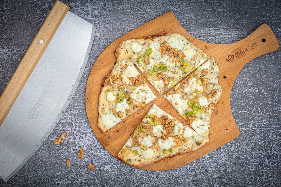 Mahlzeit Juego de Accesorios para Pizza I 3 Piezas I 40 x 30 cm I Con Piedra para Pizza, Pala y Cortador I Para Horno y Parrilla