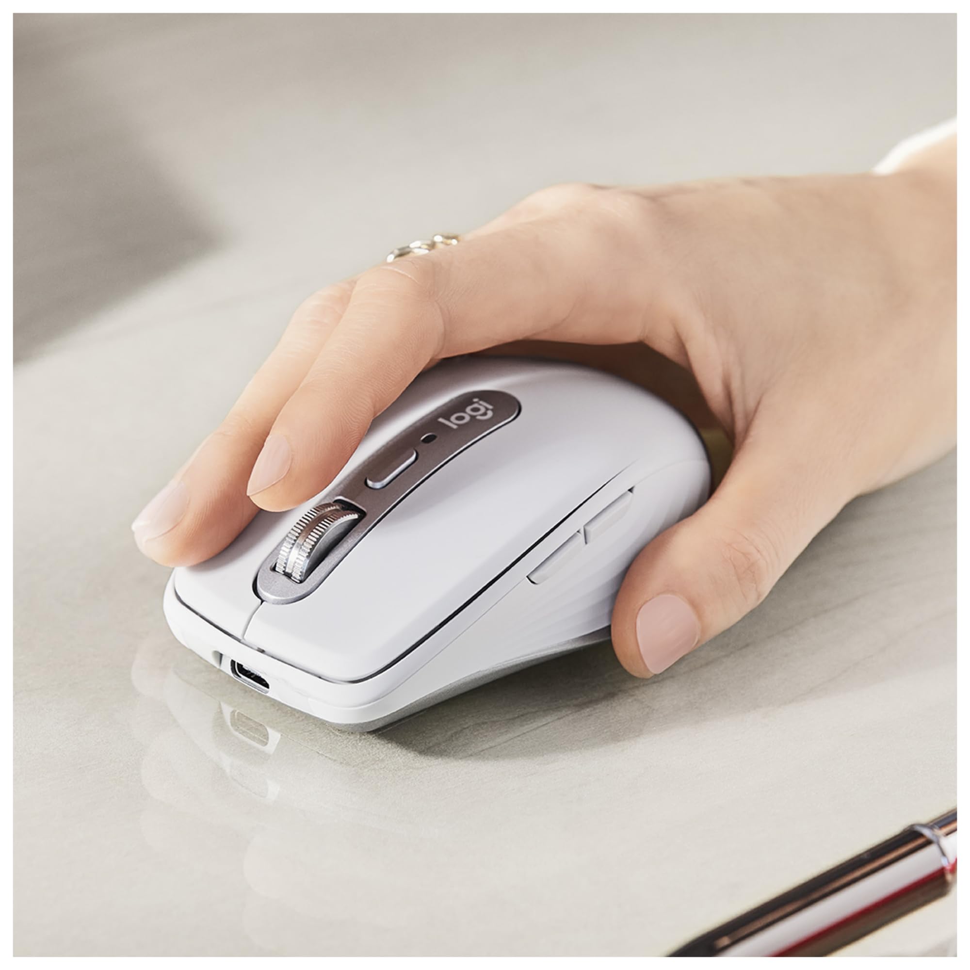 Logitech MX Anywhere 3 for Mac | Mouse wireless, scorrimento rapido, ogni superficie, 4K DPI, tasti personalizzabili, USB-C, Bluetooth, Mac/iPad - Grigio