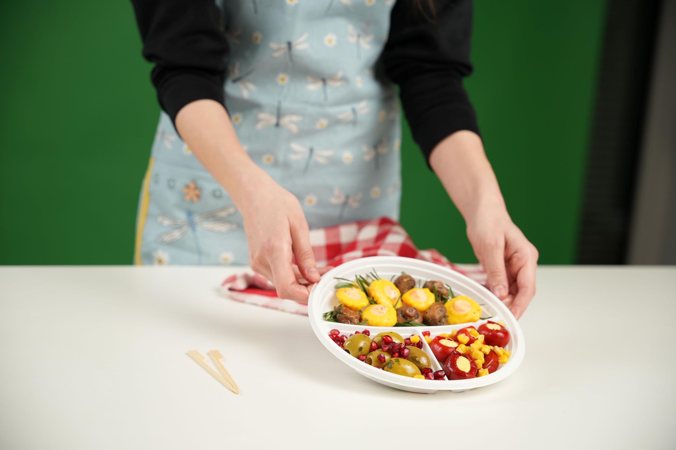 Inoverse Piatti in plastica riutilizzabili 100 pezzi Ø 22 cm – stabili piatti e piatti in plastica per barbecue, catering e compleanno, bianco, lavabili in lavastoviglie