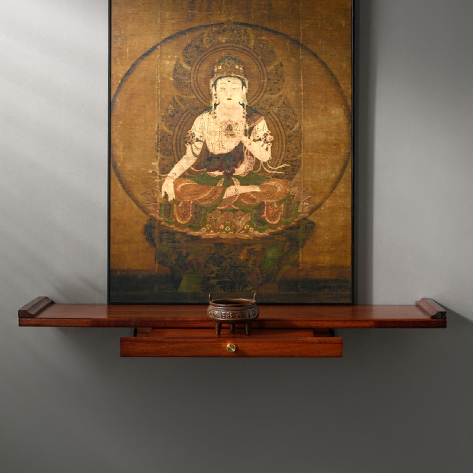 Table de méditation et Bouddha mural pour créer un coin zen dans votre salon ou bureau