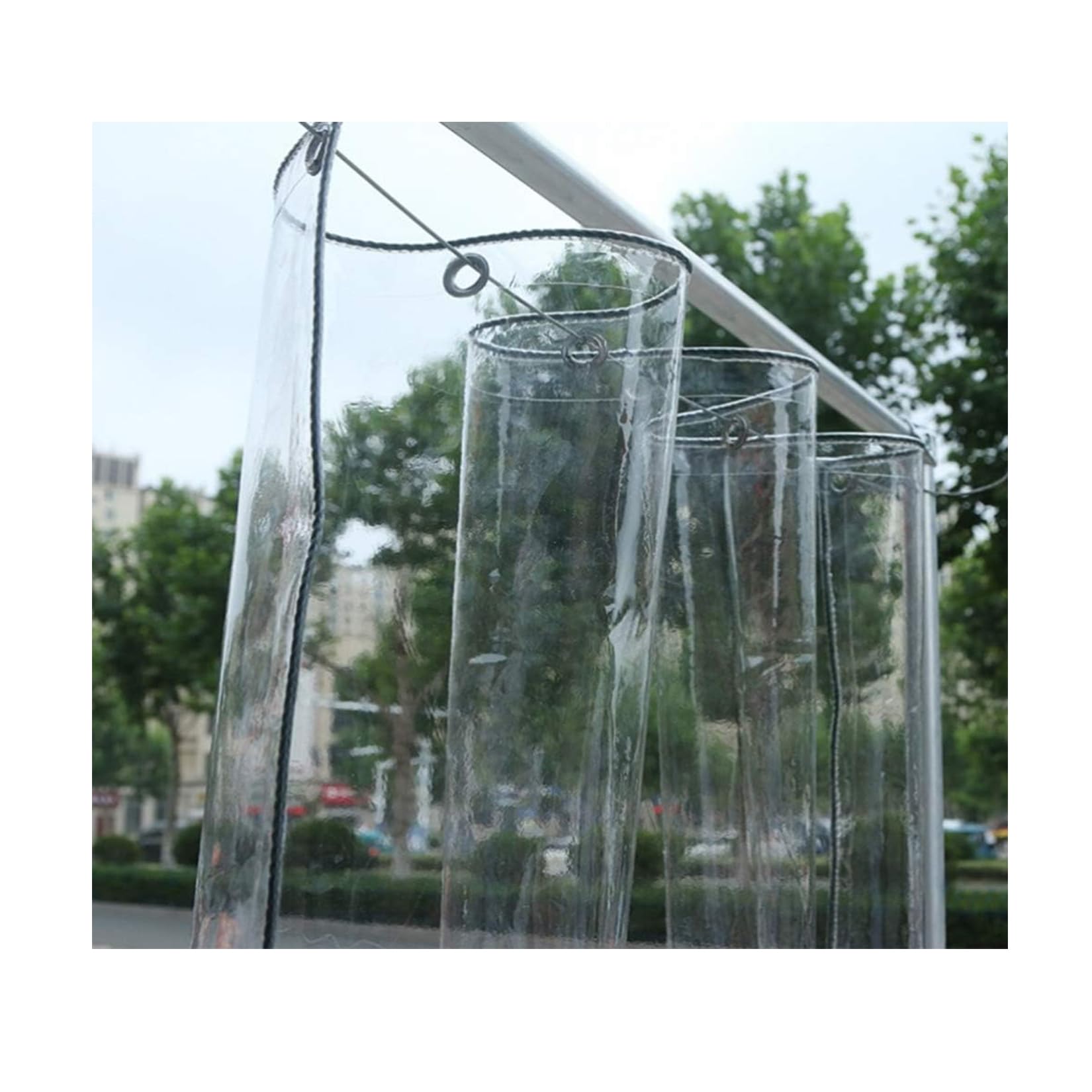 Lona transparente para exteriores con cuerda y ojales en patio