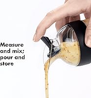 Vista 3 de OXO Good Grips pequeño agitador de aderezo para ensalada - Negro, Pequeño