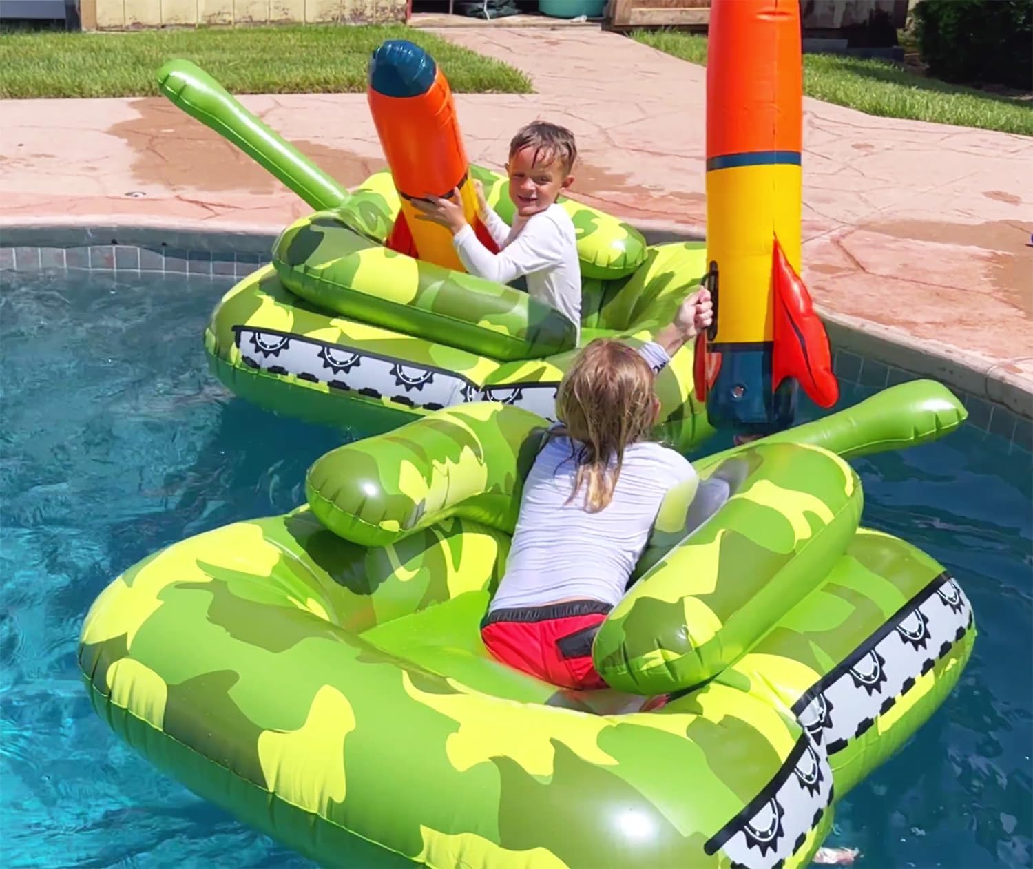 Inflatable Pool Fighting Toy, Tank Pool Float for Children and Adults, Water Game Float for Swimming Party Hit to Score Fun