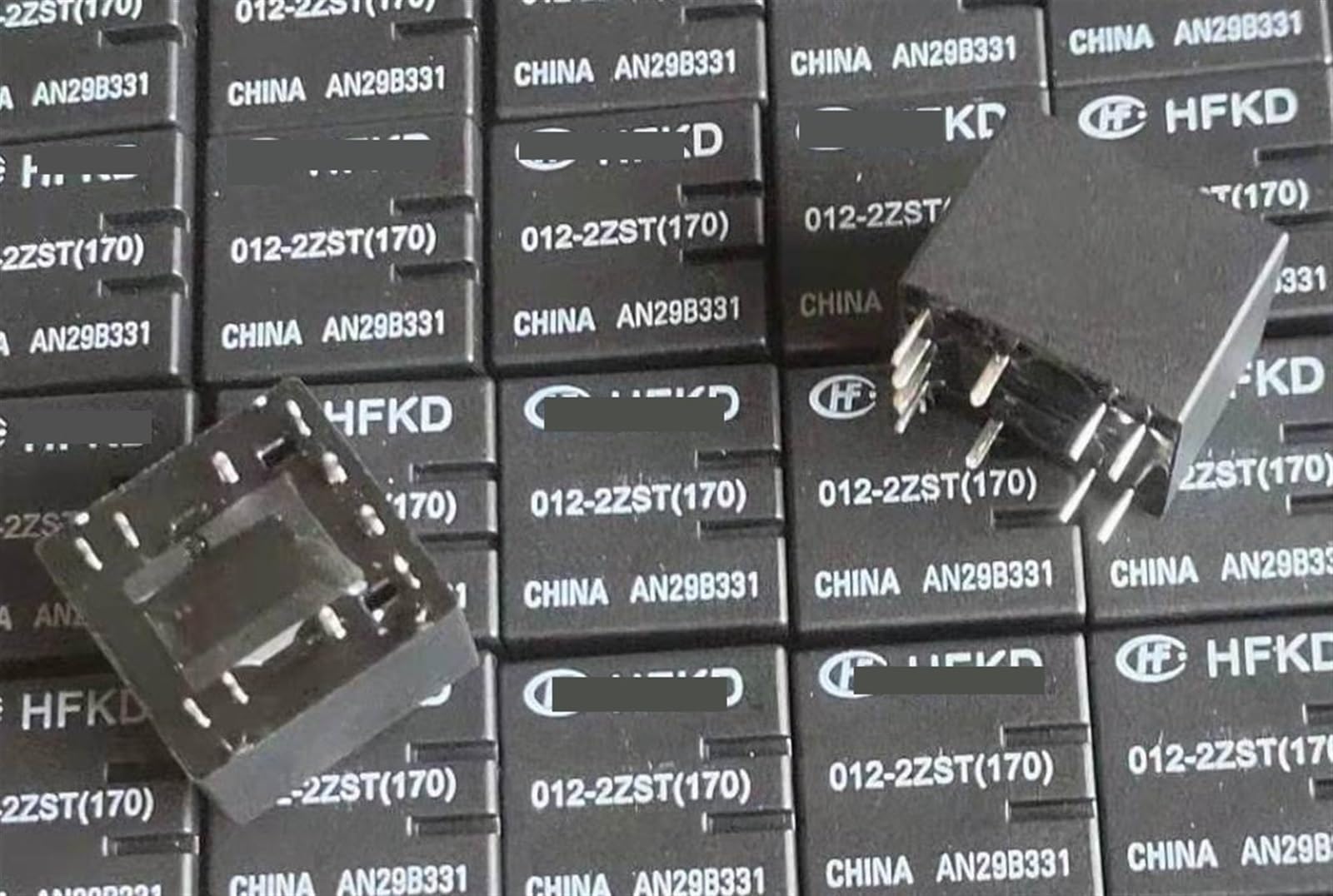 Relais HFKD 012-2ZST 12V pour réparer une panne de carte électronique