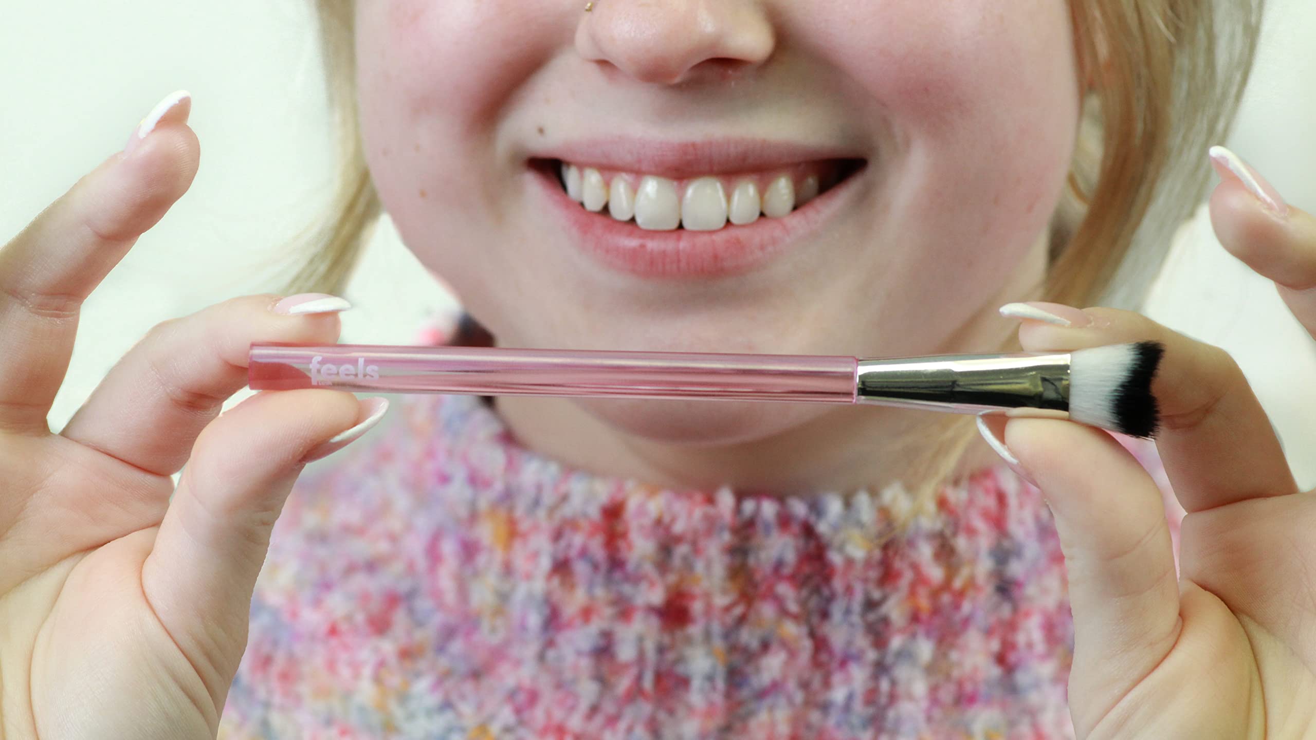 Feels Lash Cleaning Brush Eyelash Extensions Shampoo Brush Soft Curved Fluffy Cleansing (1 pack, Pink)