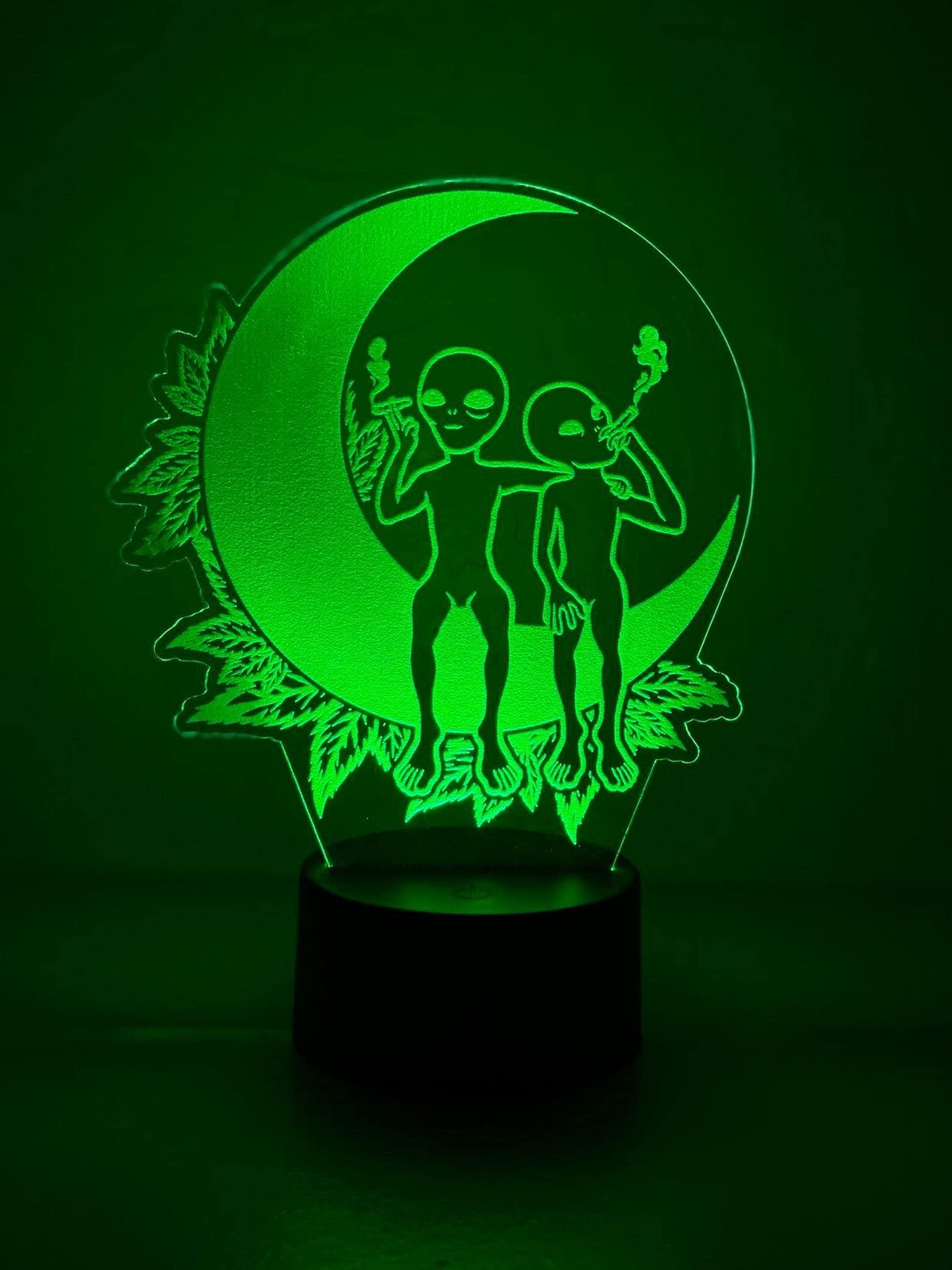 Yooce 420 Leaf 3D LED Table Lamp Night Light Optical Visual Illusion Home Decor Lighting — image 1