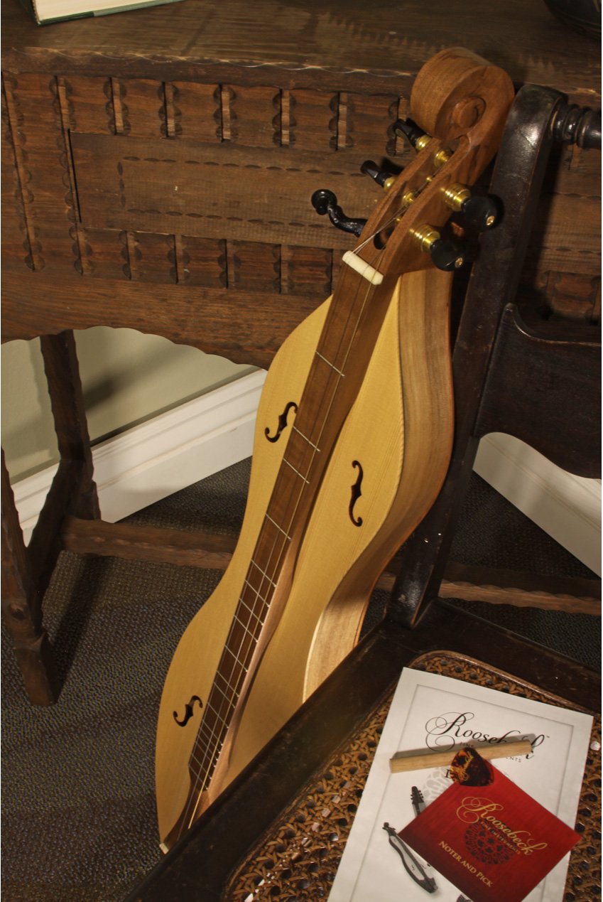 マウンテンダルシマー　mountain dulcimar made in ＵＳＡ Strings-mountain-dulcimer-4 Strings Mountain Dulcimer Turn