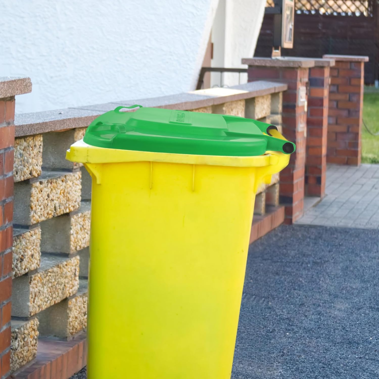 Sturdy Plastic Trash Can Lid for Outdoor Waste Bins Easy Installation Garbage Can Cover Protector for Public Sanitation for Home and Garden Use