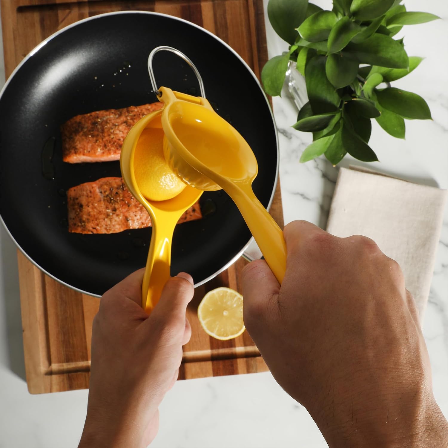 Oster Ravello Lemon and Lime Squeezer – Manual Handheld Citrus Juicer Press Extractor, Durable Kitchen Tool for Fresh Juice, Yellow Finish