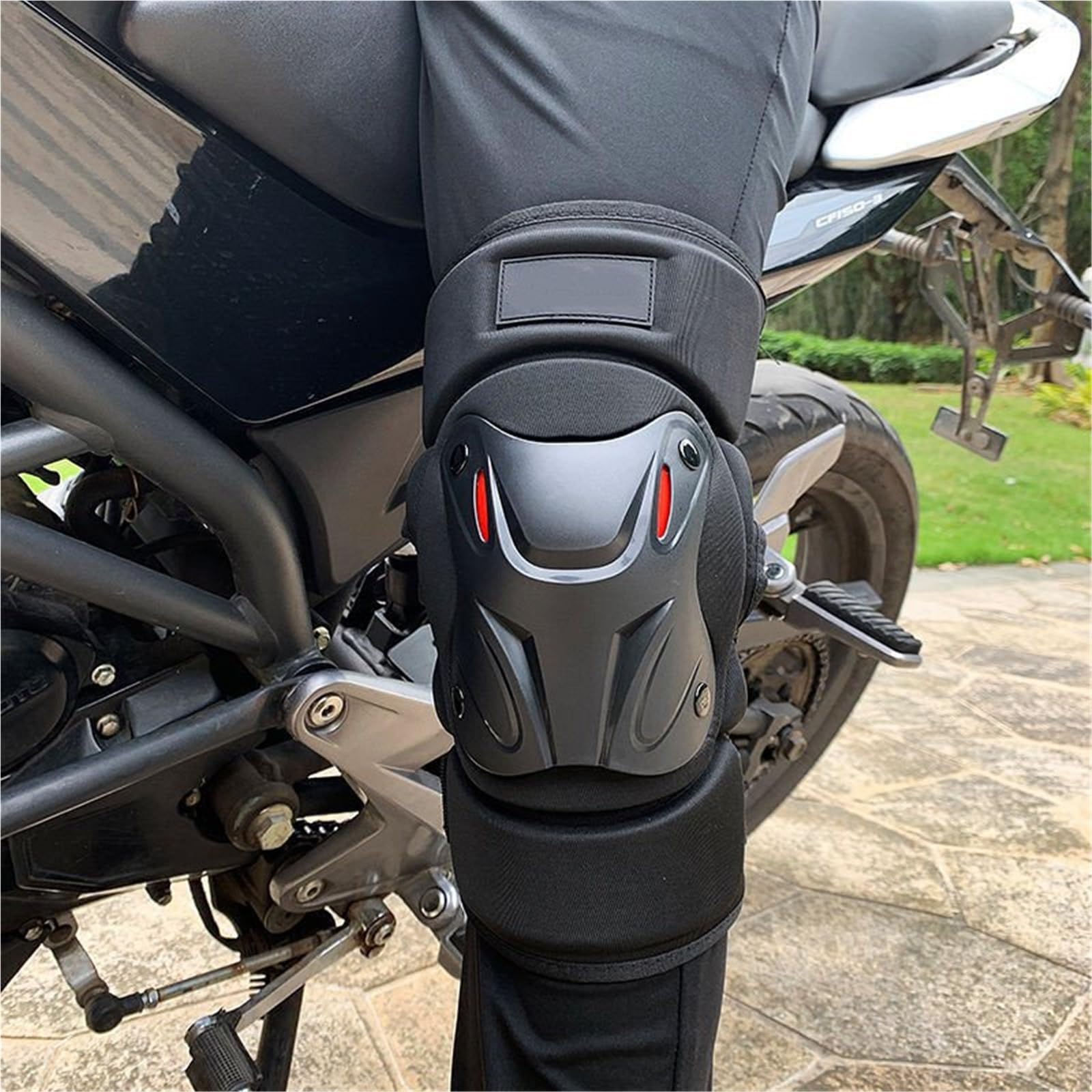 Un Paio Di Ginocchiere Protettive Per Motociclisti, Anticaduta E Per La Guida Fuoristrada