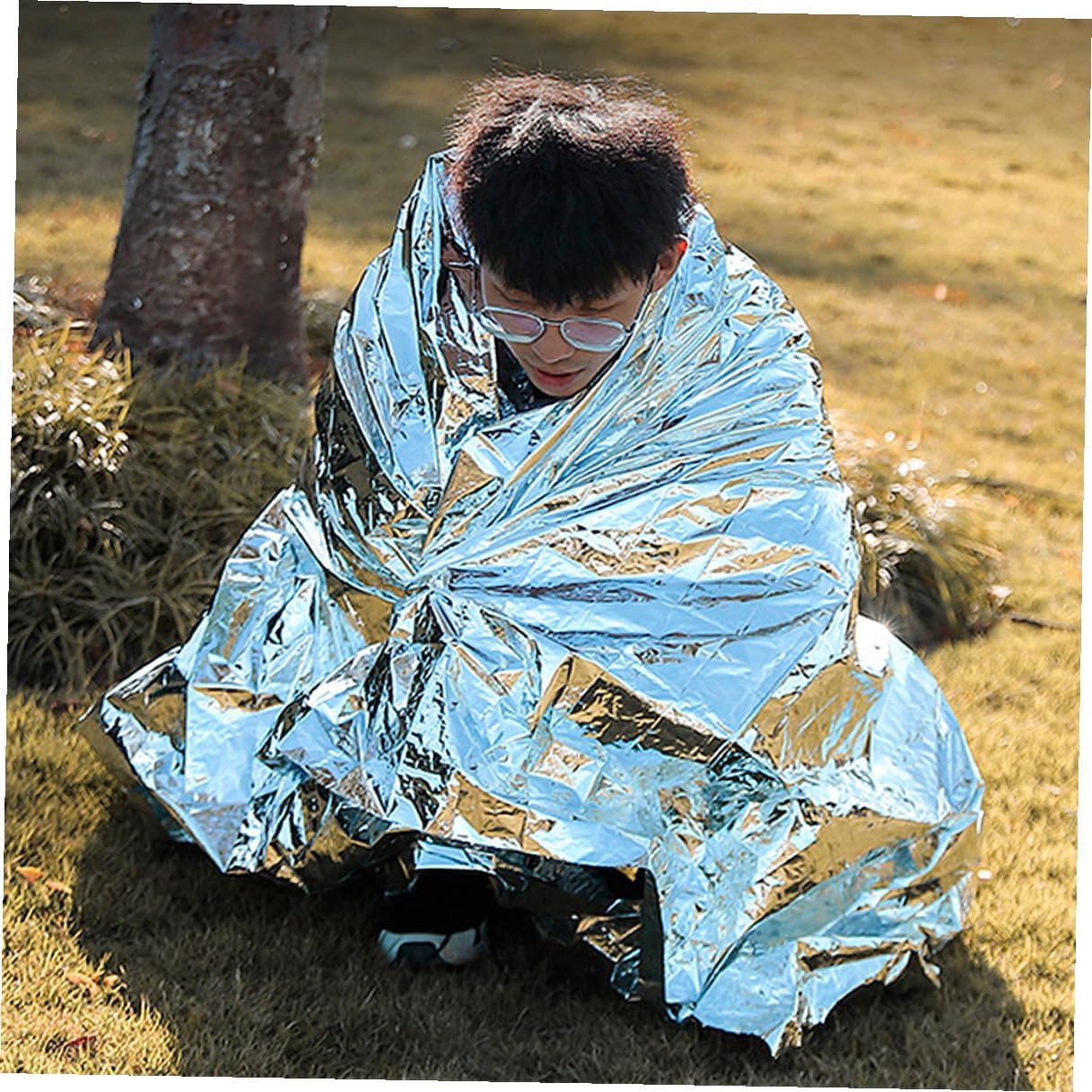 4pcs Emergency Survival Warm Blankets Silver Foil Insulation Camping Blanket Set 130x210cm Multi-use Thermal Emergency Film for Outdoor Hiking and First Aid