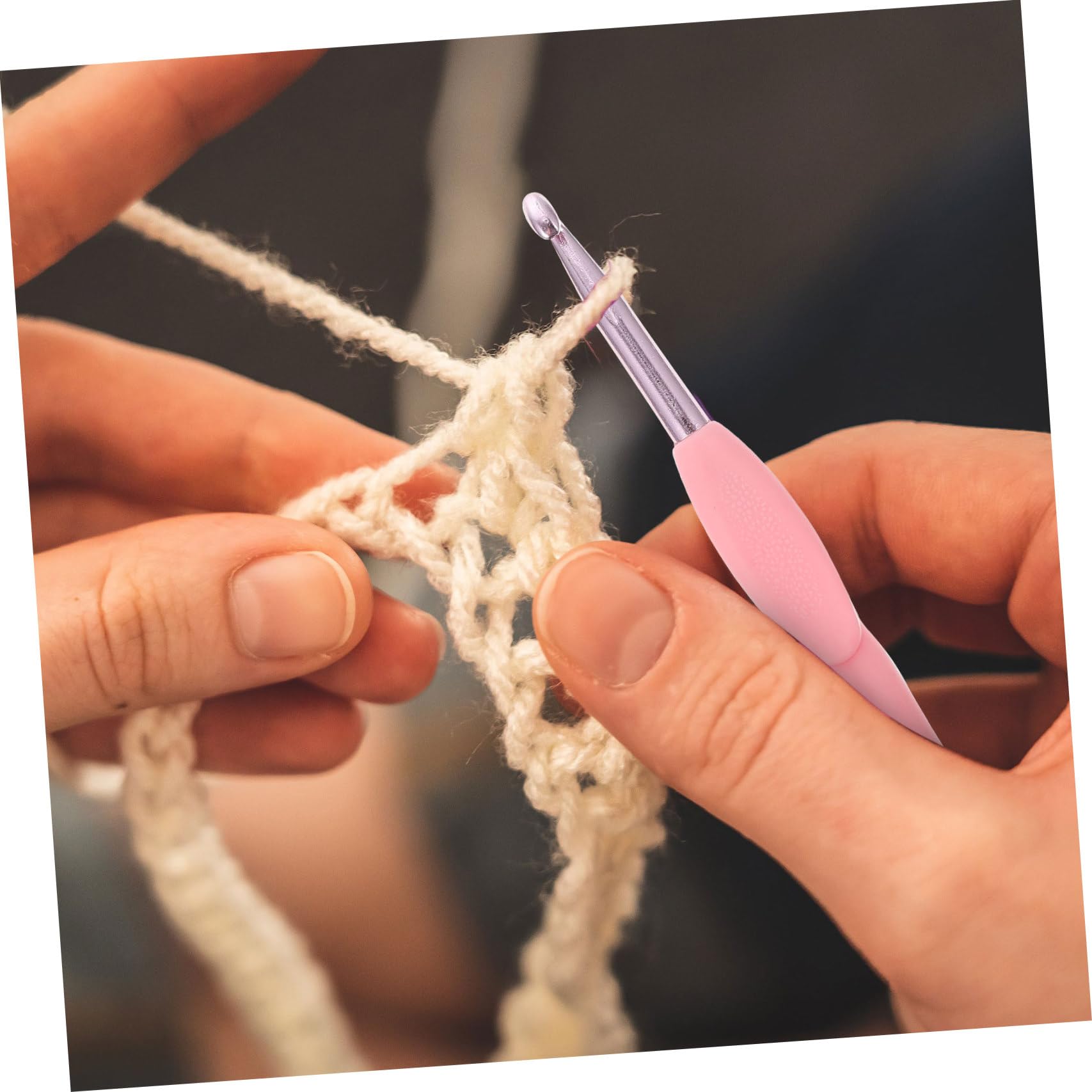 NUOBESTY 24pezzi Uncinetti Con Manico Ergonomico Strumenti Per Maglieria e Uncinetto Per Principianti e Esperti Comfort Ottimale Per Mani e Polsi