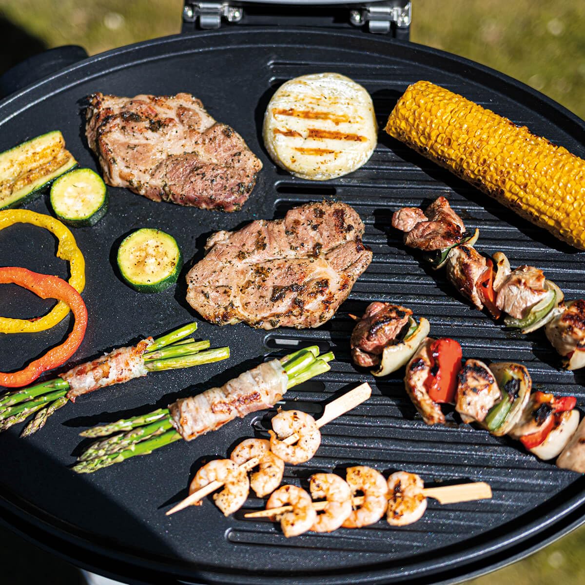 Cloer 6789 Barbecue-Grill, Outdoor Standgrill mit integriertem Thermometer, Antihaftbeschichtung, 2400 Watt, Grillfläche: 38,5 x 52,5 cm, platzsparend verstaubar