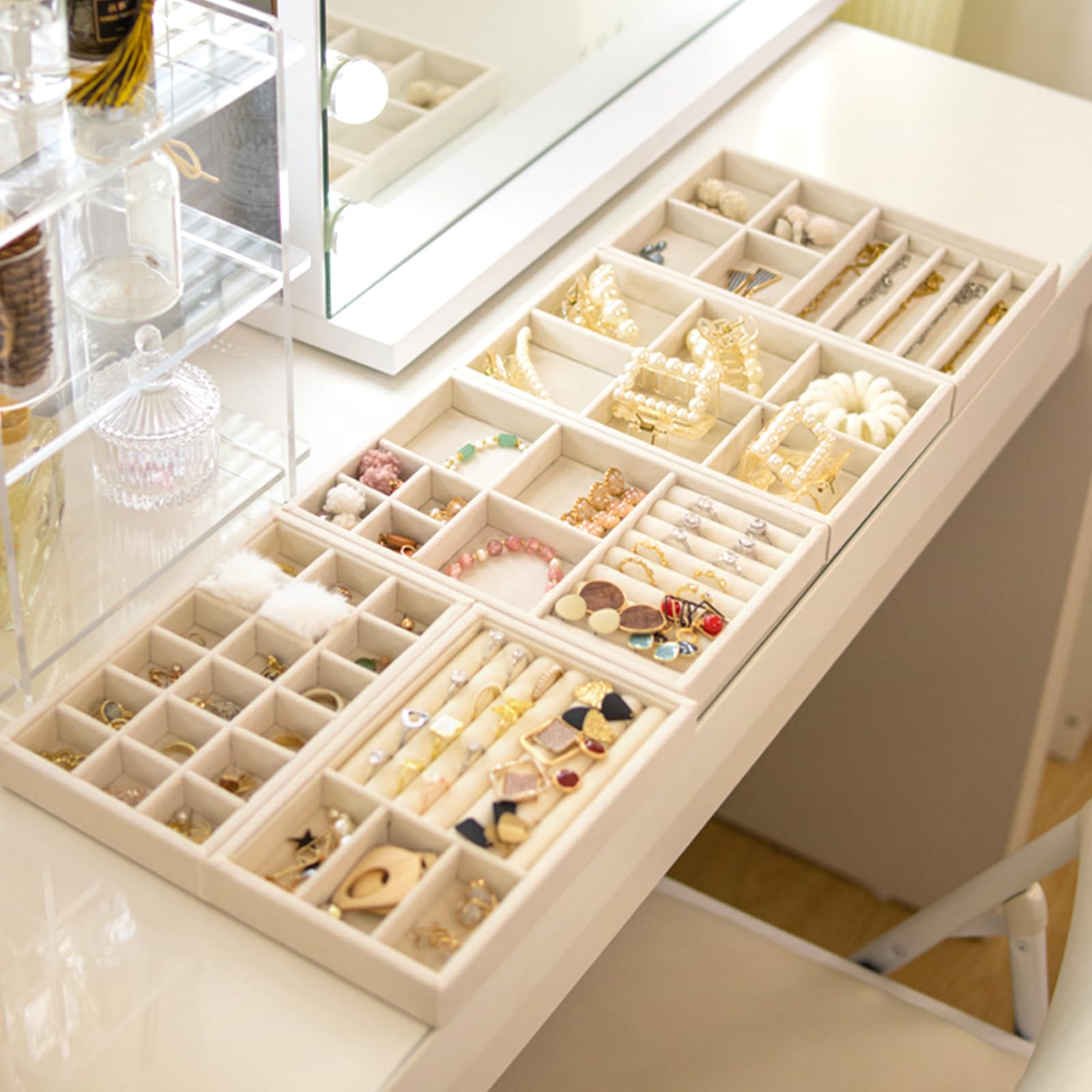 SUKARNE 6 bandejas para joyas, terciopelo para cajones, organizador de joyas apilable, cajón de almacenamiento para pendientes, anillos, pulseras, broches, collares (beige)