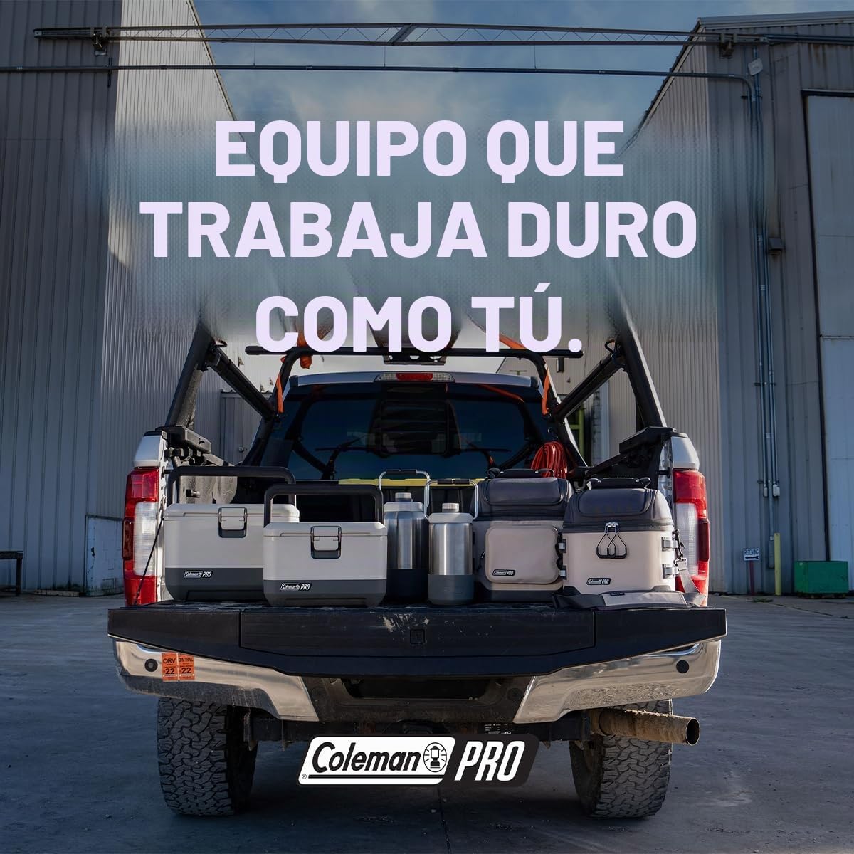 Coleman Pro - Lonchera rígida aislada de Alta Resistencia, Enfriador portátil Duradero para Uso Resistente al Aire Libre y Lugares de Trabajo, Puntos de Anclaje para un Transporte Seguro y