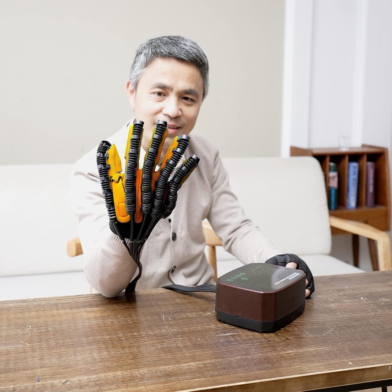 1 Pair Rehabilitation Robot Gloves, Stroke Hemiplegia Hand Rehabilitation Equipment, for Hand Pain Relief Therapy(Size:S Code)