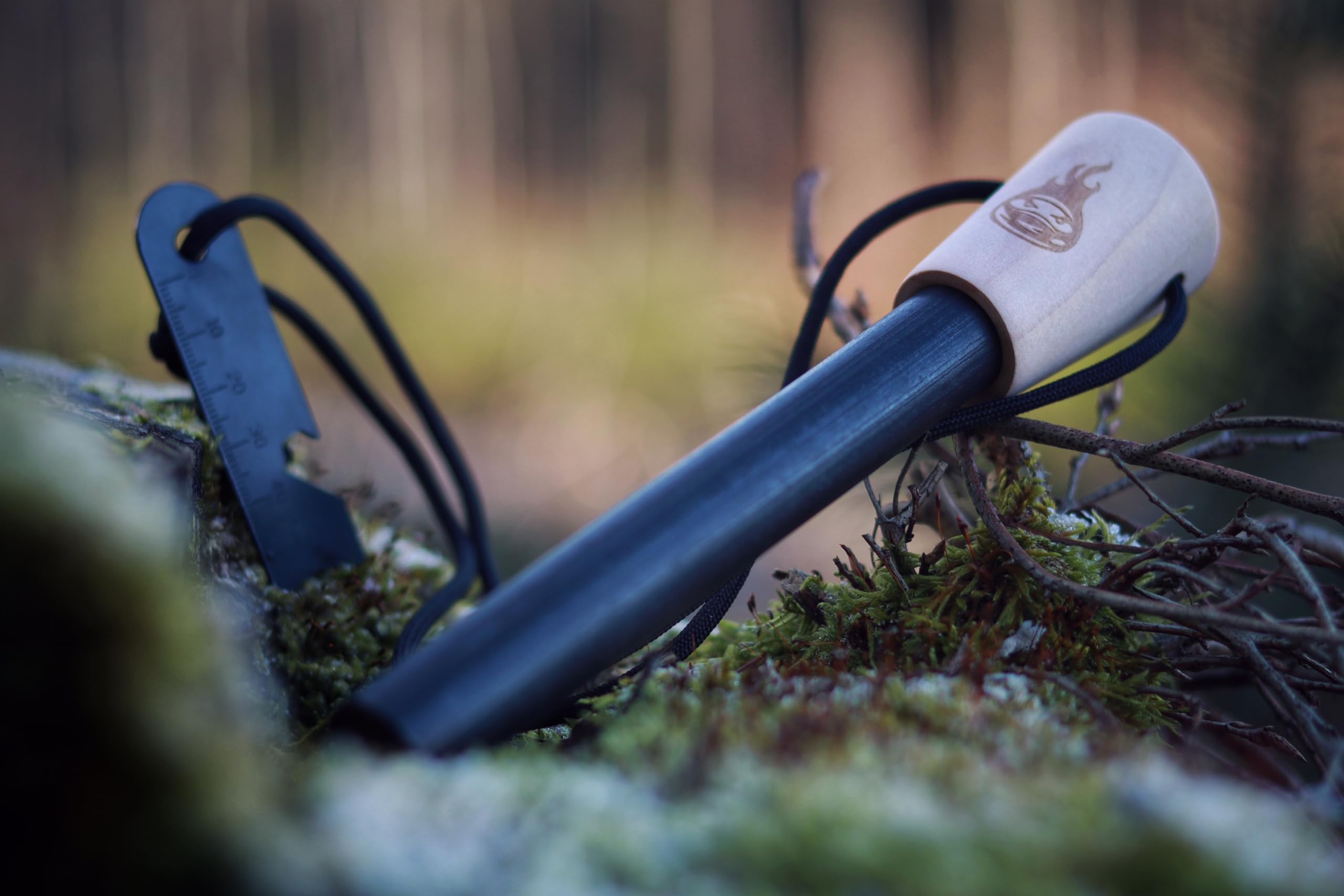 Feuerstahl The Legend XXXL Bushcraft Feuerstahl für Wandern, Outdoor, Trekking, Camping und andere Outdoor Hobby's inkl. Multifunktionskratzer, die perfekte Survival Ausrüstung